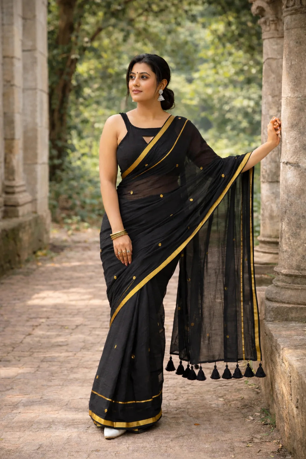 Bengal Handloom Mull Cotton Saree with Zari Border And Sequined Work