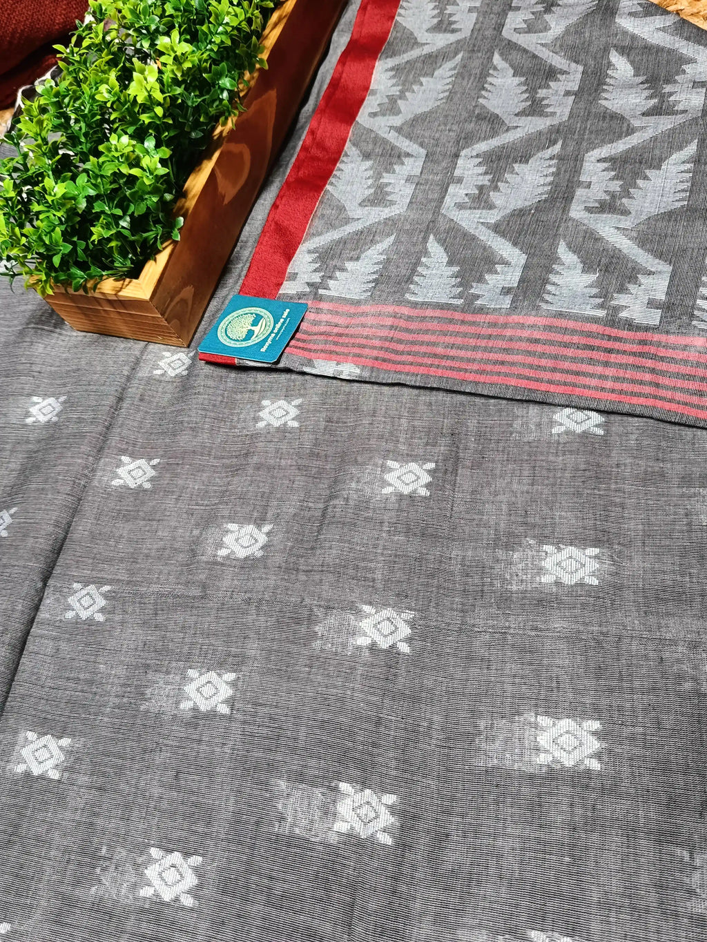 Cotton Tant Jamdani Saree with Blouse Piece – Handwoven Bengal Tant Saree in Grey with Geometric Motifs