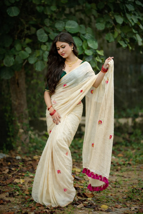 OffWhiteZariMullCottonSareewithEmbroideryWork