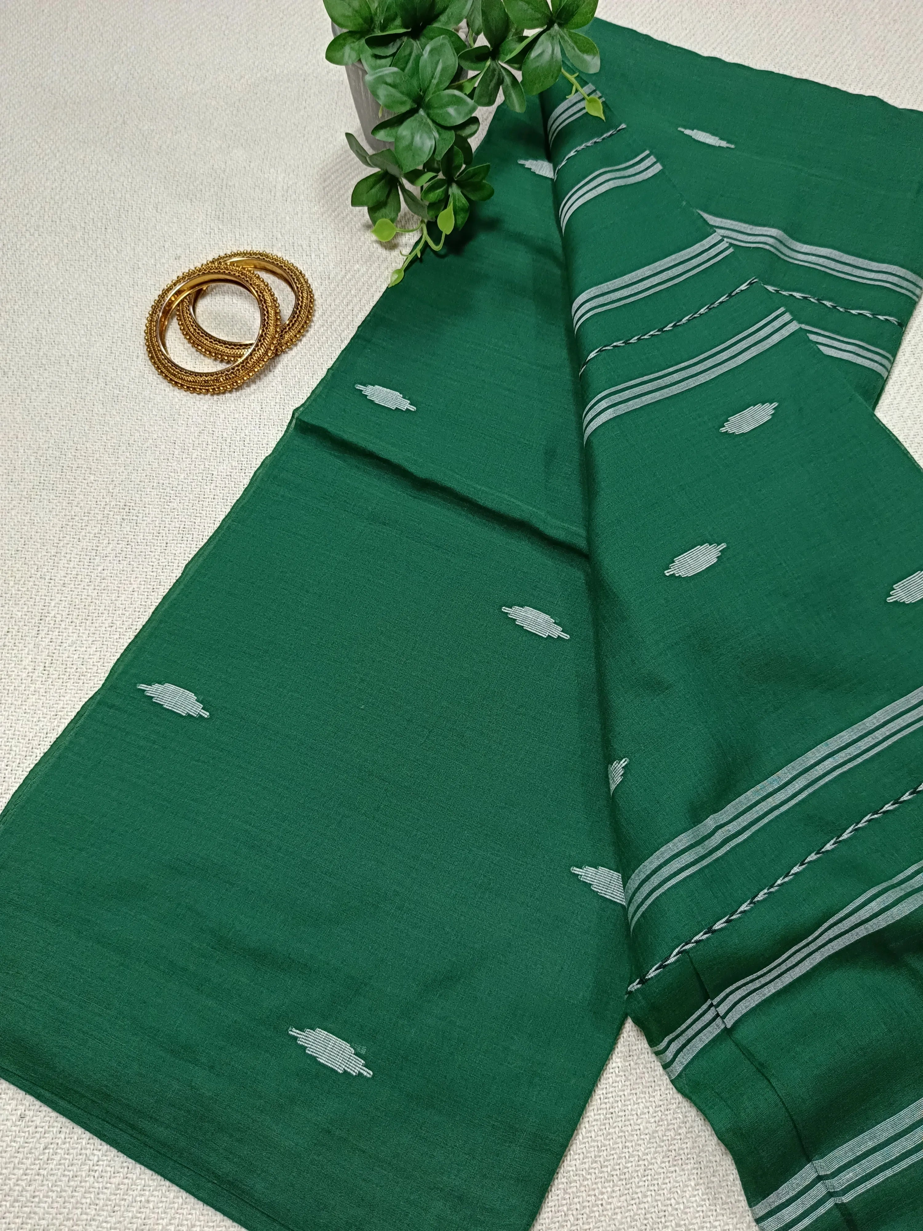 Premium Mulmul Cotton Jamdani Saree with Blouse Piece – Handwoven Soft Bengal Jamdani Saree in Elegant Green