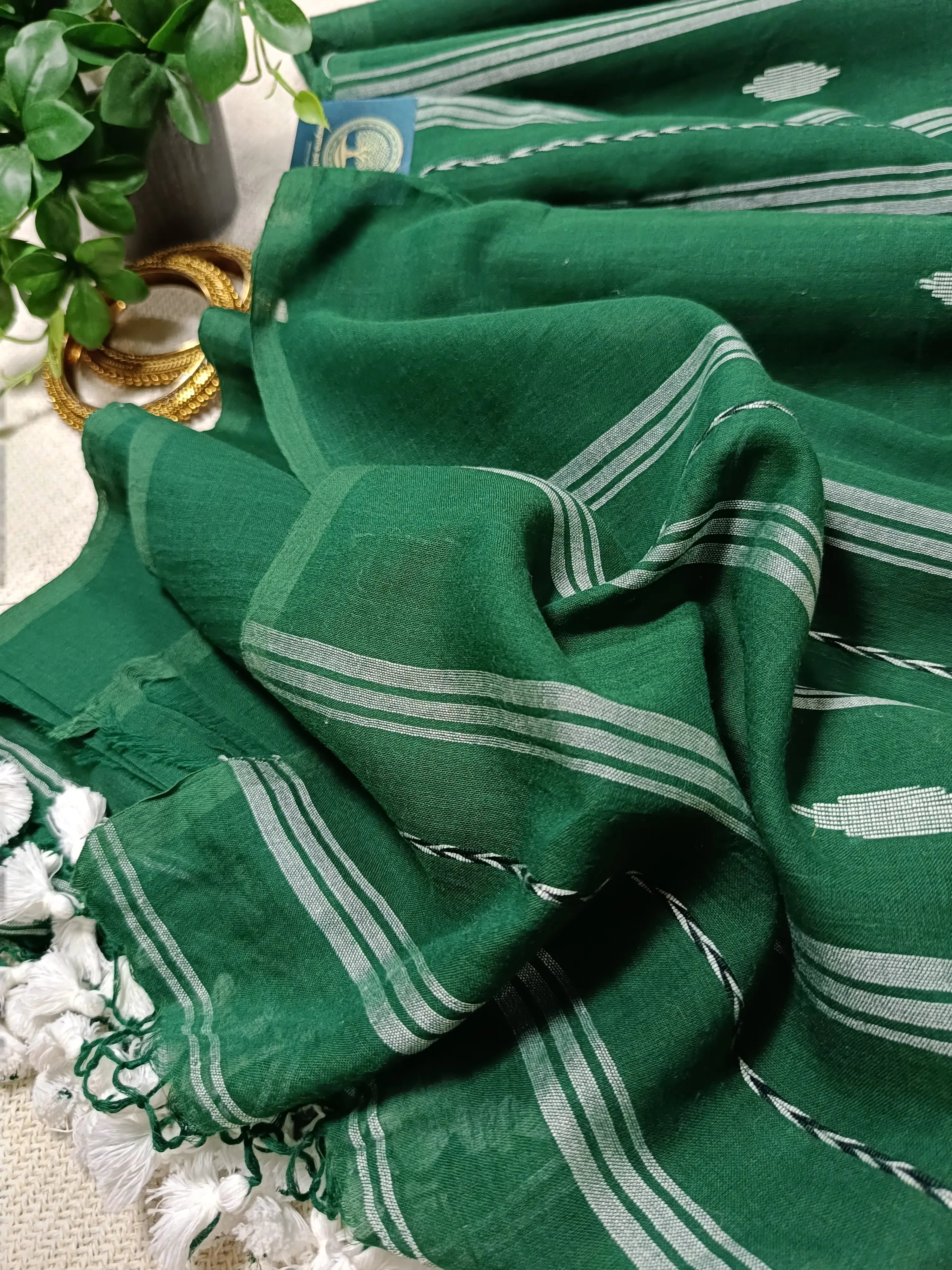 Premium Mulmul Cotton Jamdani Saree with Blouse Piece – Handwoven Soft Bengal Jamdani Saree in Elegant Green