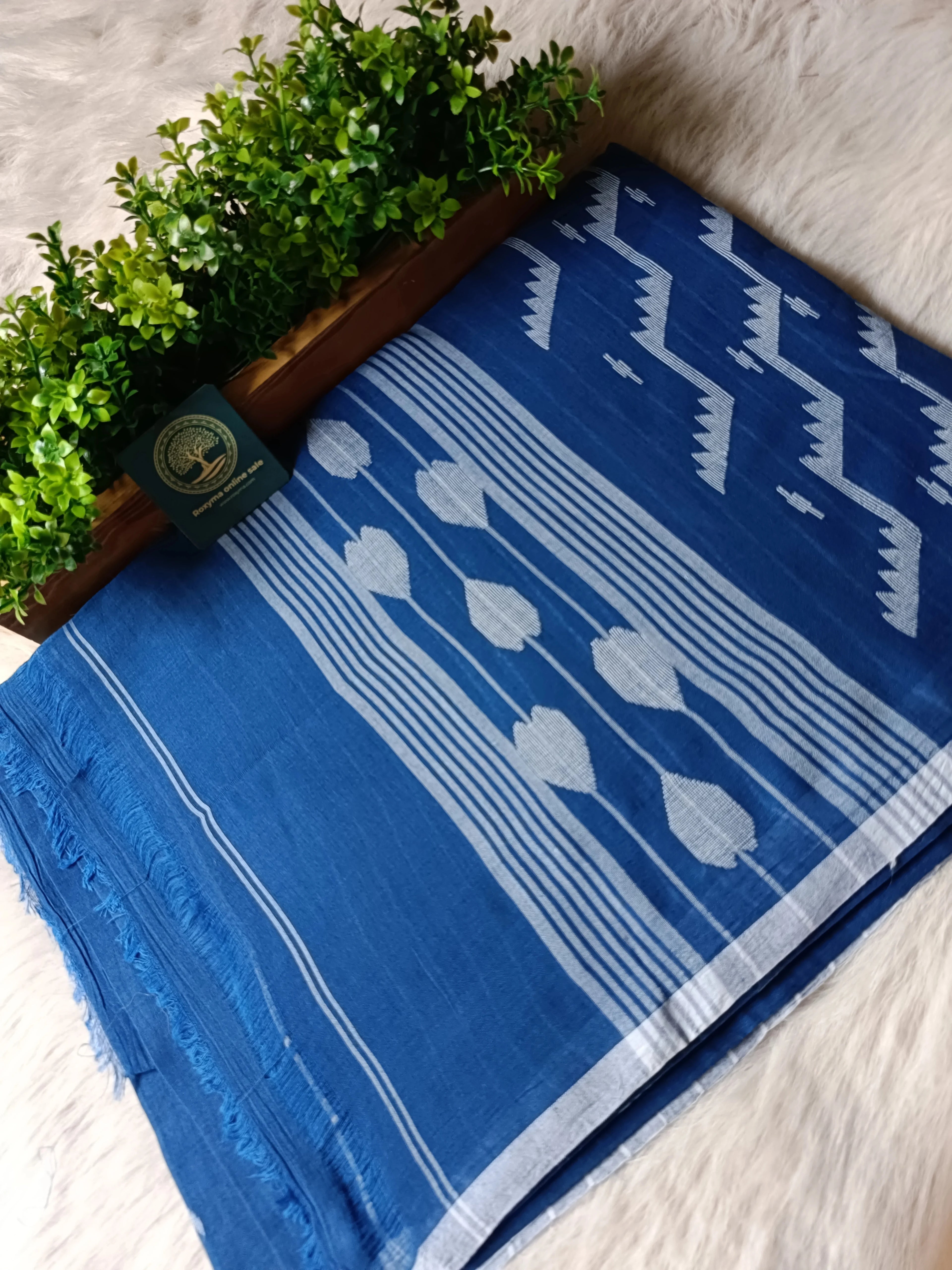 RAGHINI-A Premium Quality Handwoven Cotton Mulmul Jamdani Saree with Blouse Piece