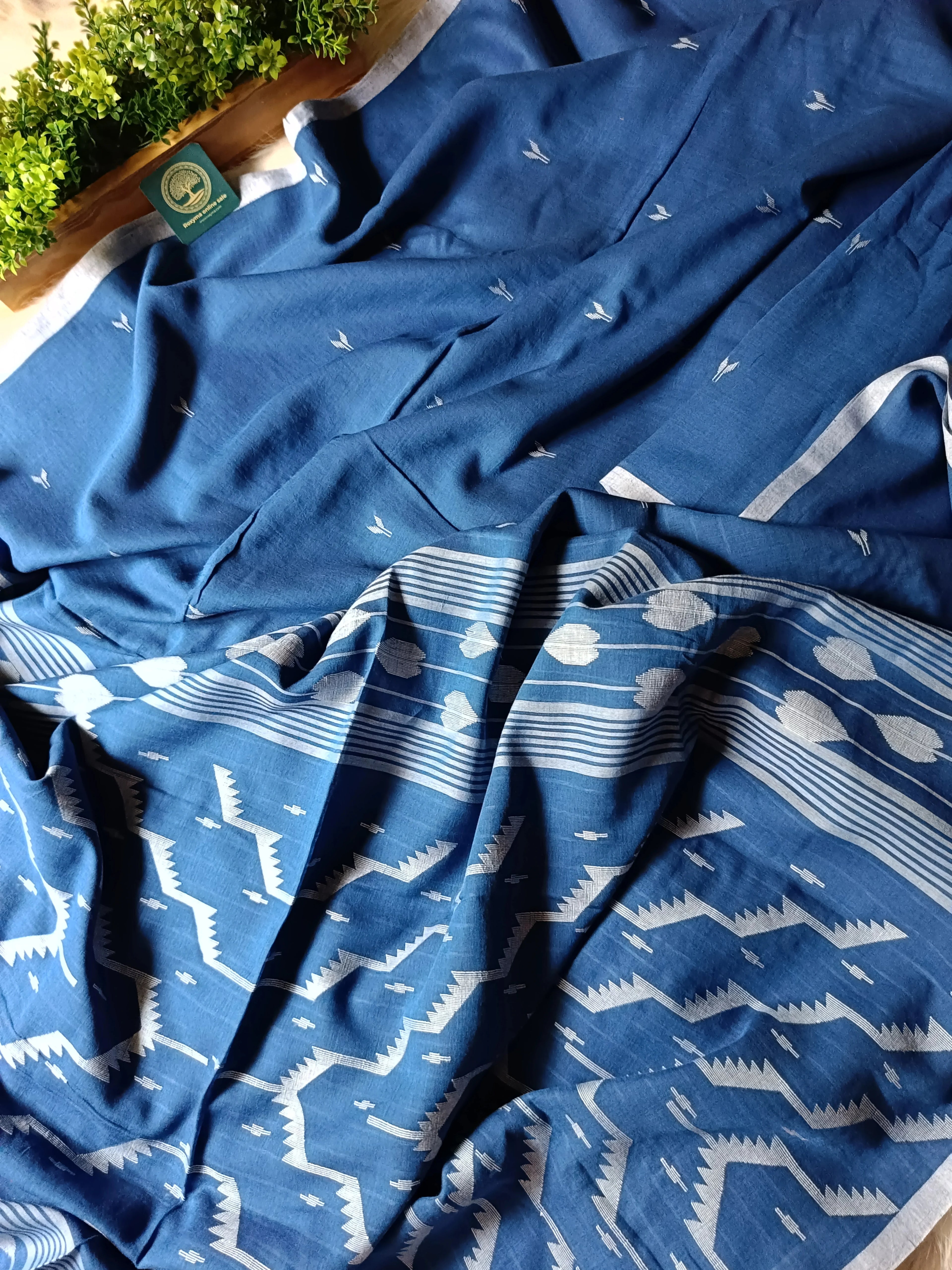 RAGHINI-A Premium Quality Handwoven Cotton Mulmul Jamdani Saree with Blouse Piece