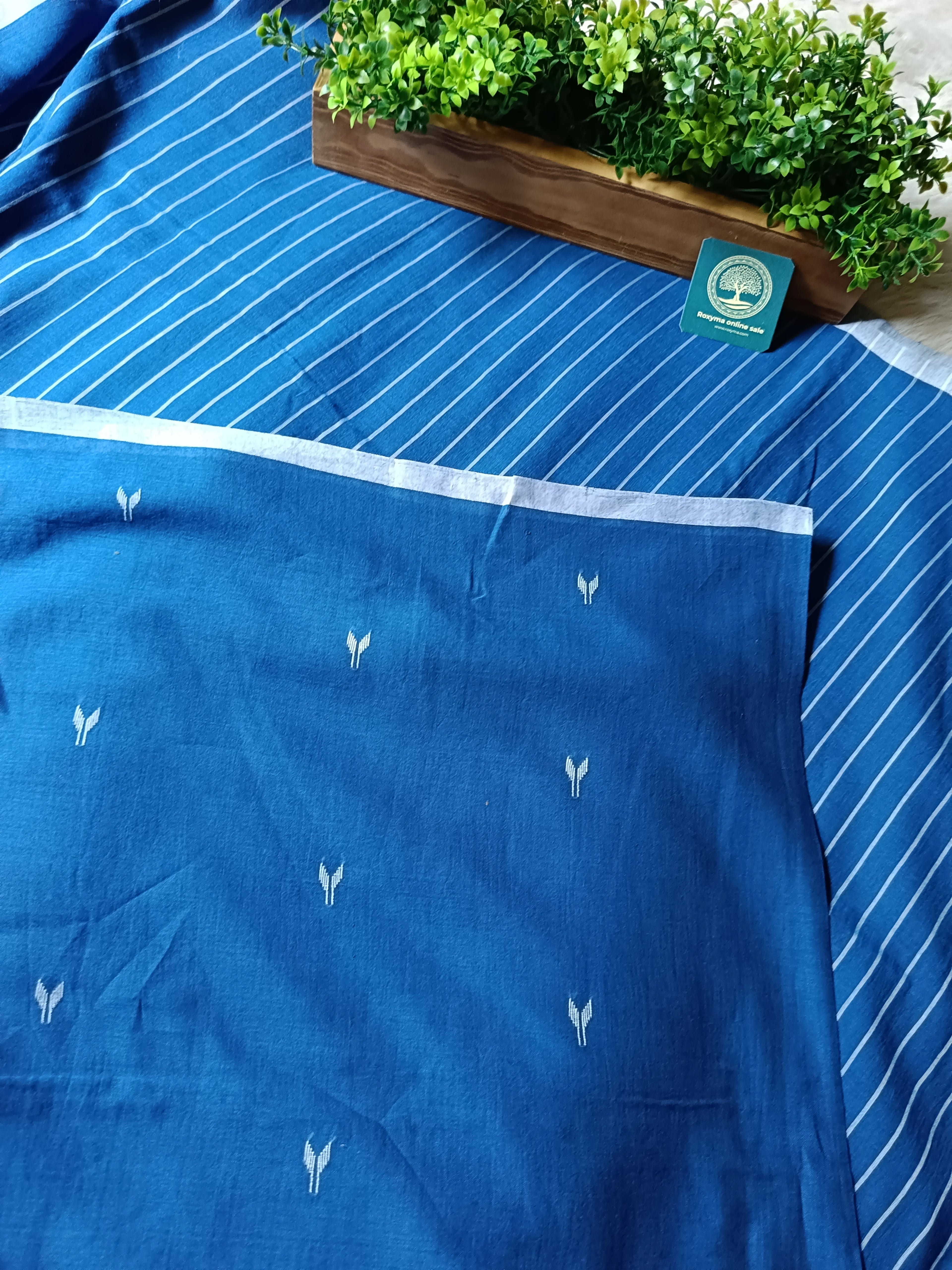 RAGHINI-A Premium Quality Handwoven Cotton Mulmul Jamdani Saree with Blouse Piece