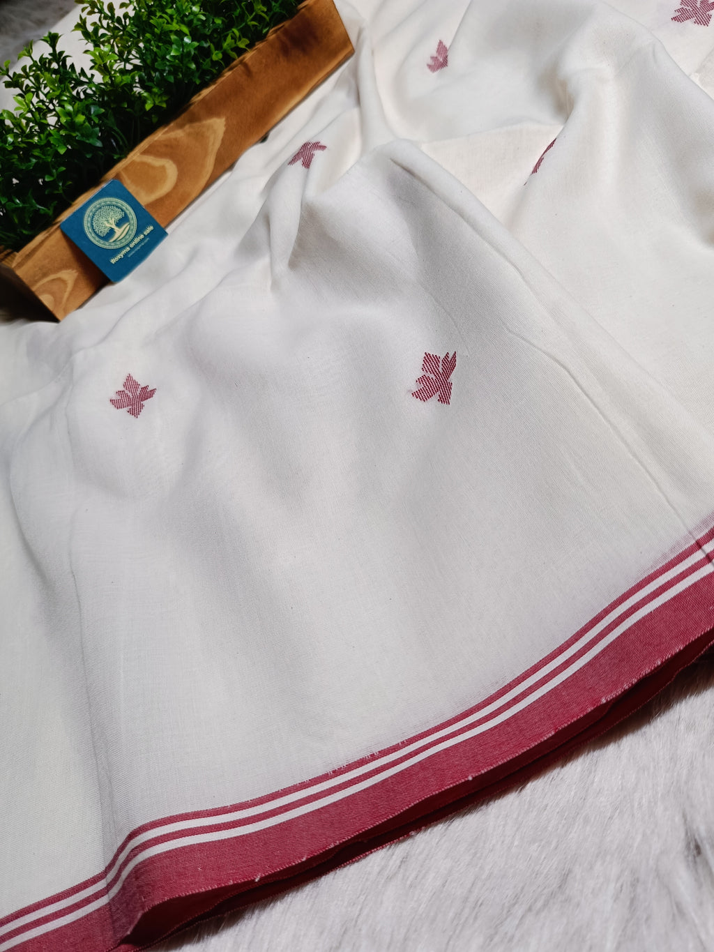 Pure Handloom Bengal Jamdani Saree – Traditional Red and White with Designer Blouse Piece