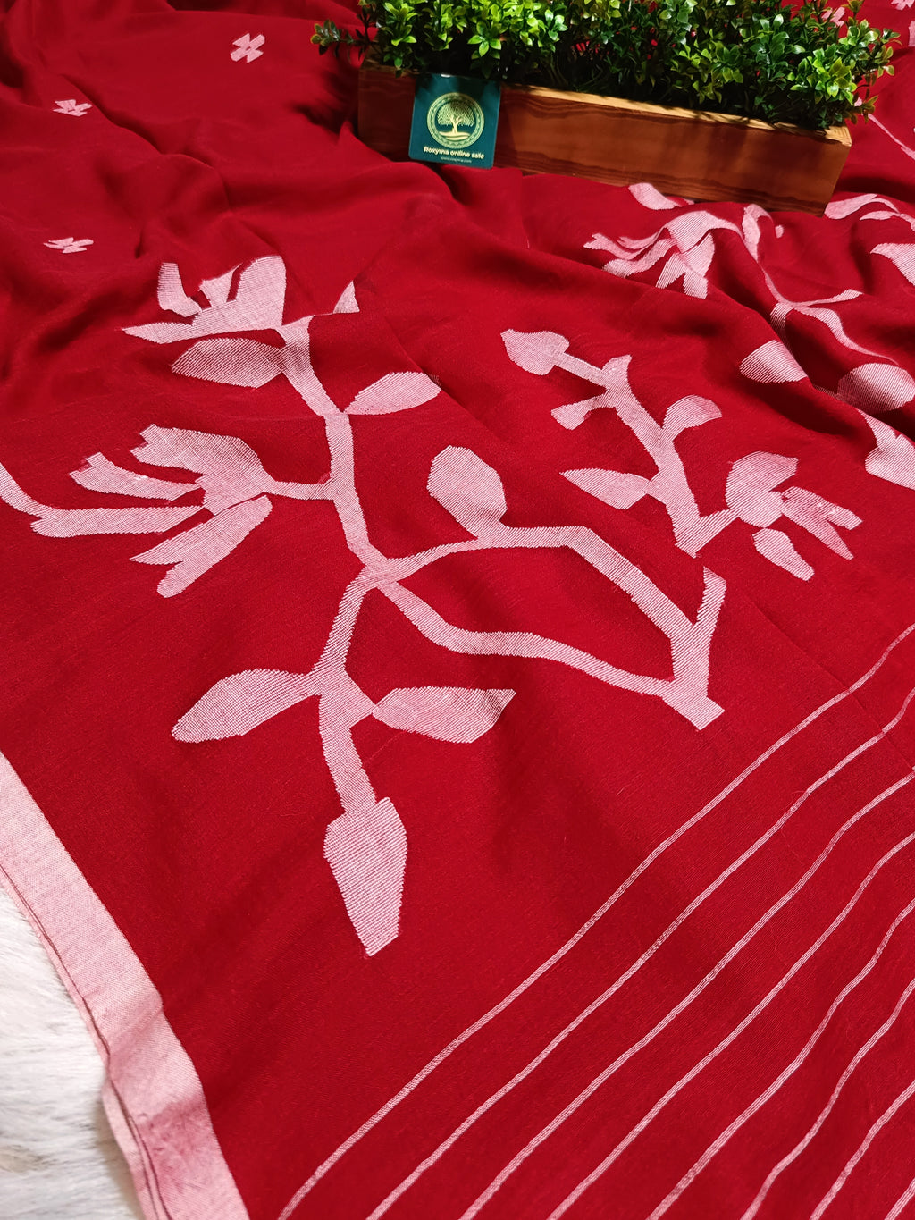 Pure Handwoven Fine Cotton Jamdani Saree