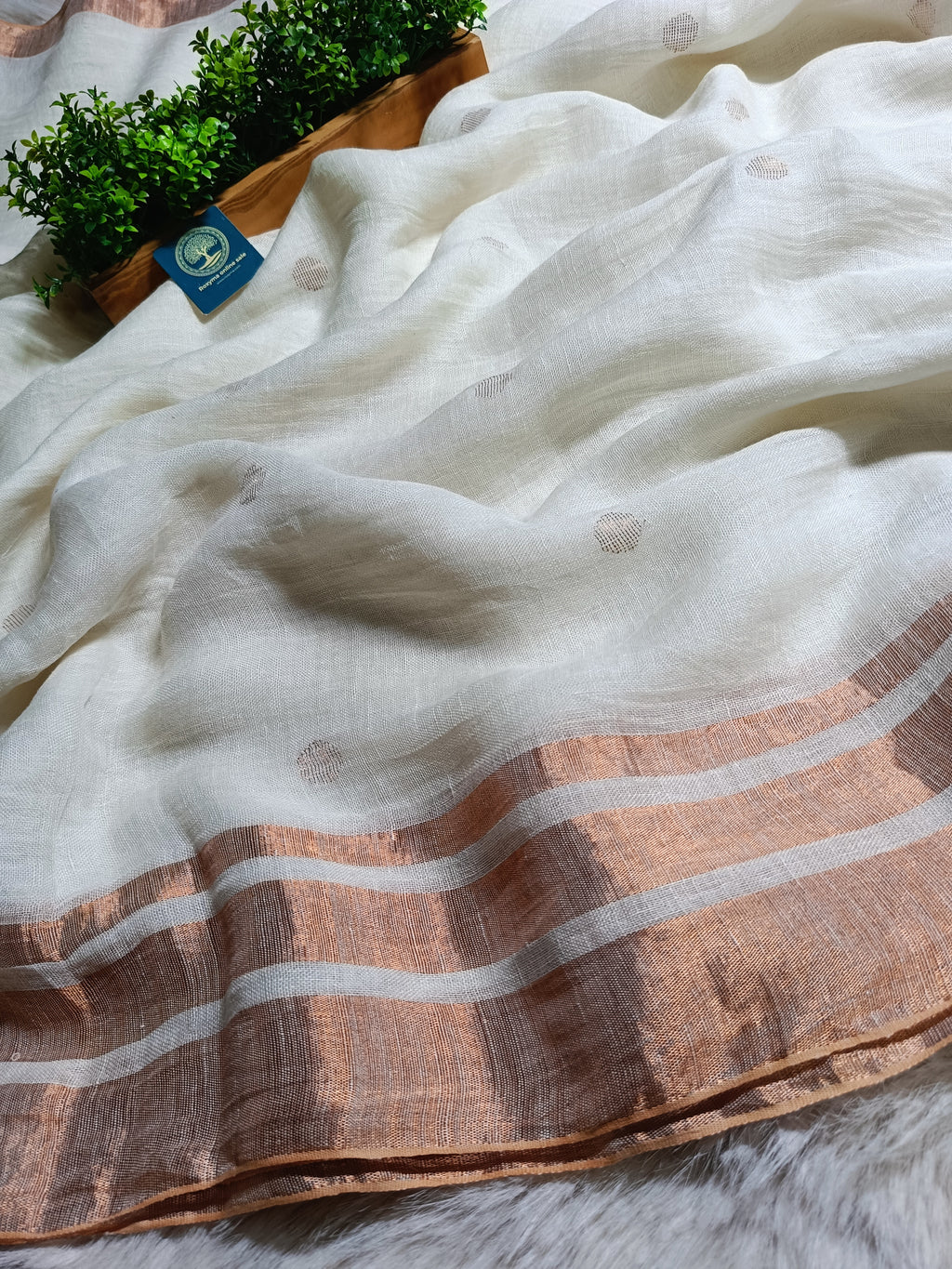 Exquisite Jaishree Linen Saree with Tested Golden Zari Border