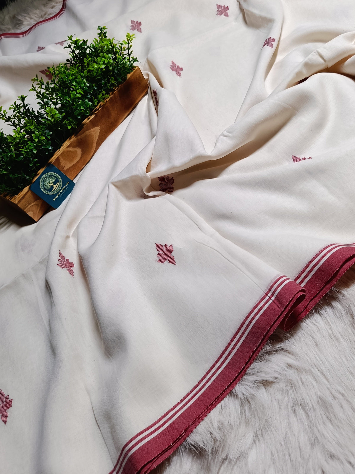 Pure Handloom Bengal Jamdani Saree – Traditional Red and White with Designer Blouse Piece