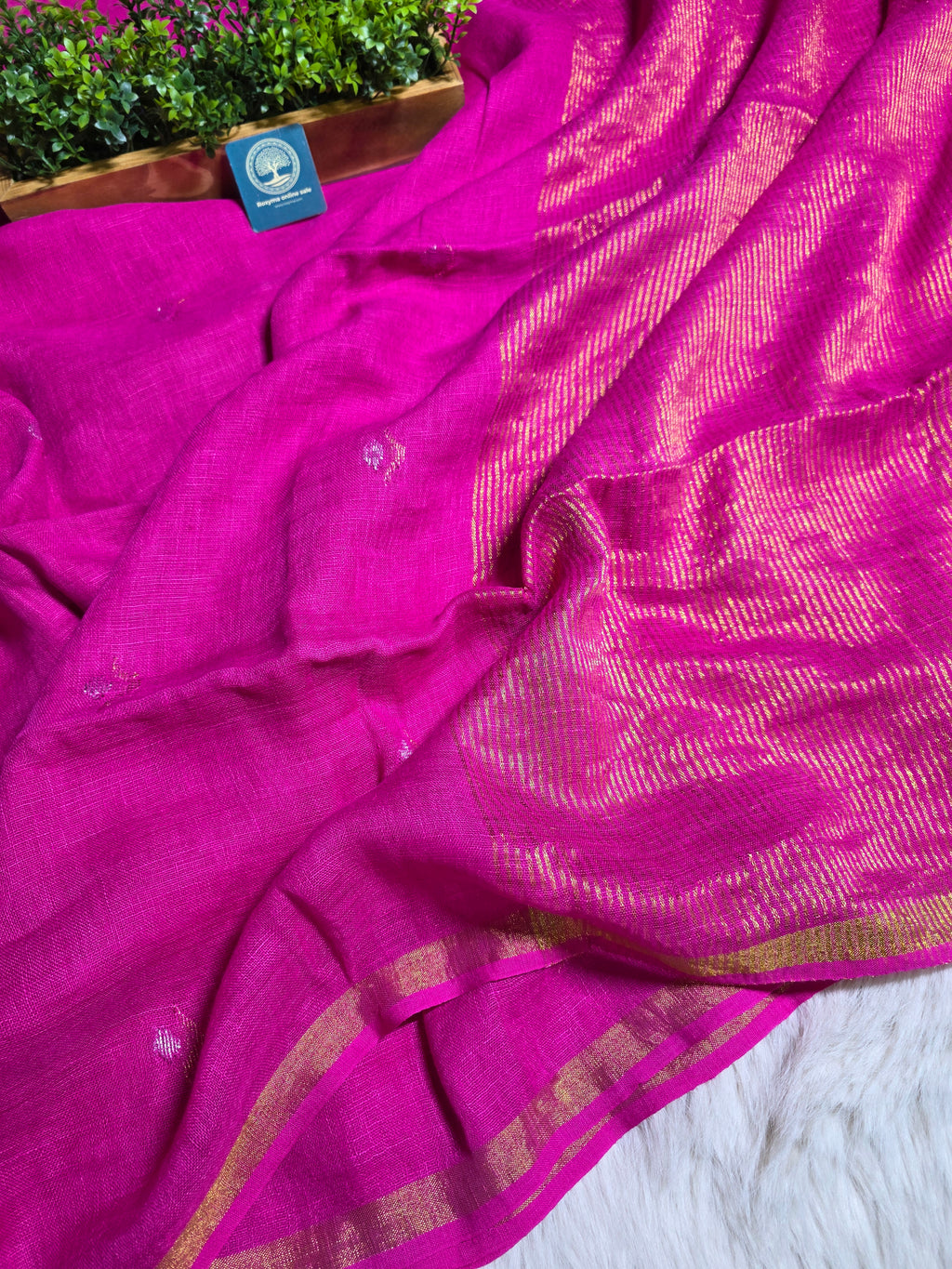 Handwoven Magenta Jaishree Linen Jamdani Saree with Golden Zari Pallu
