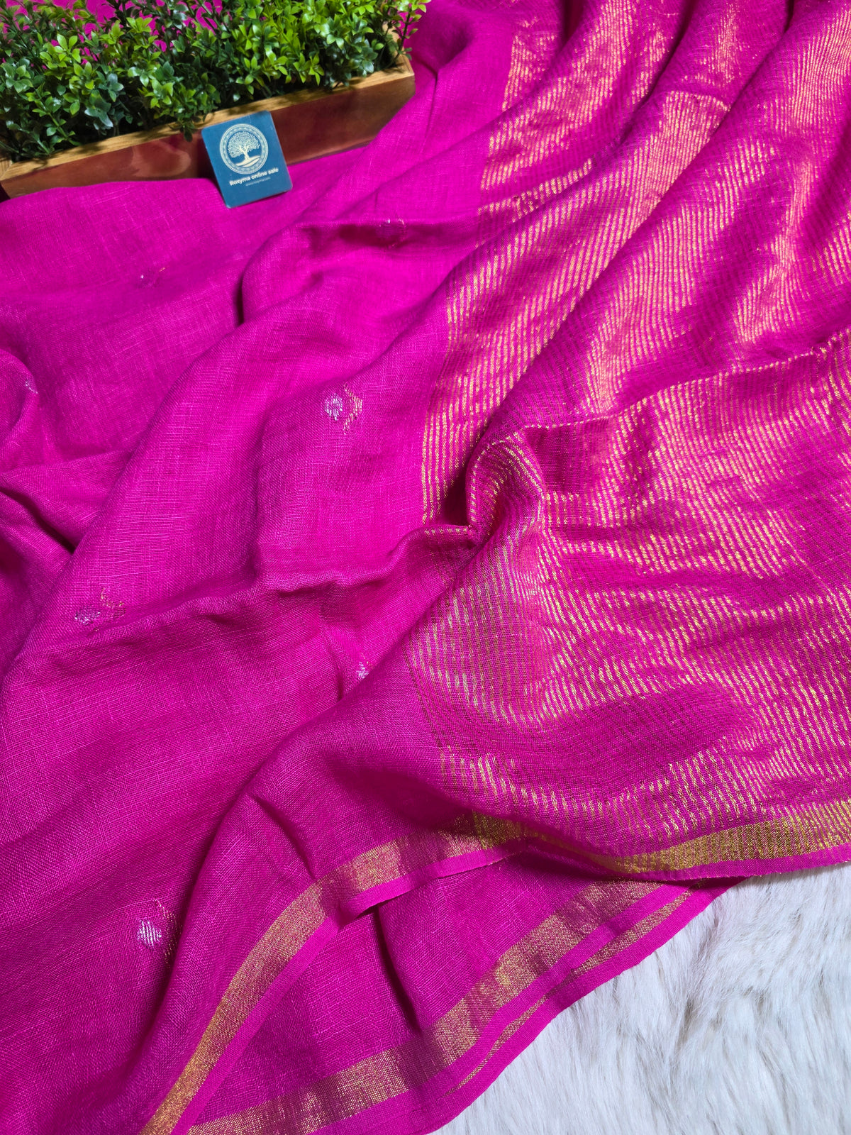 Handwoven Magenta Jaishree Linen Jamdani Saree with Golden Zari Pallu