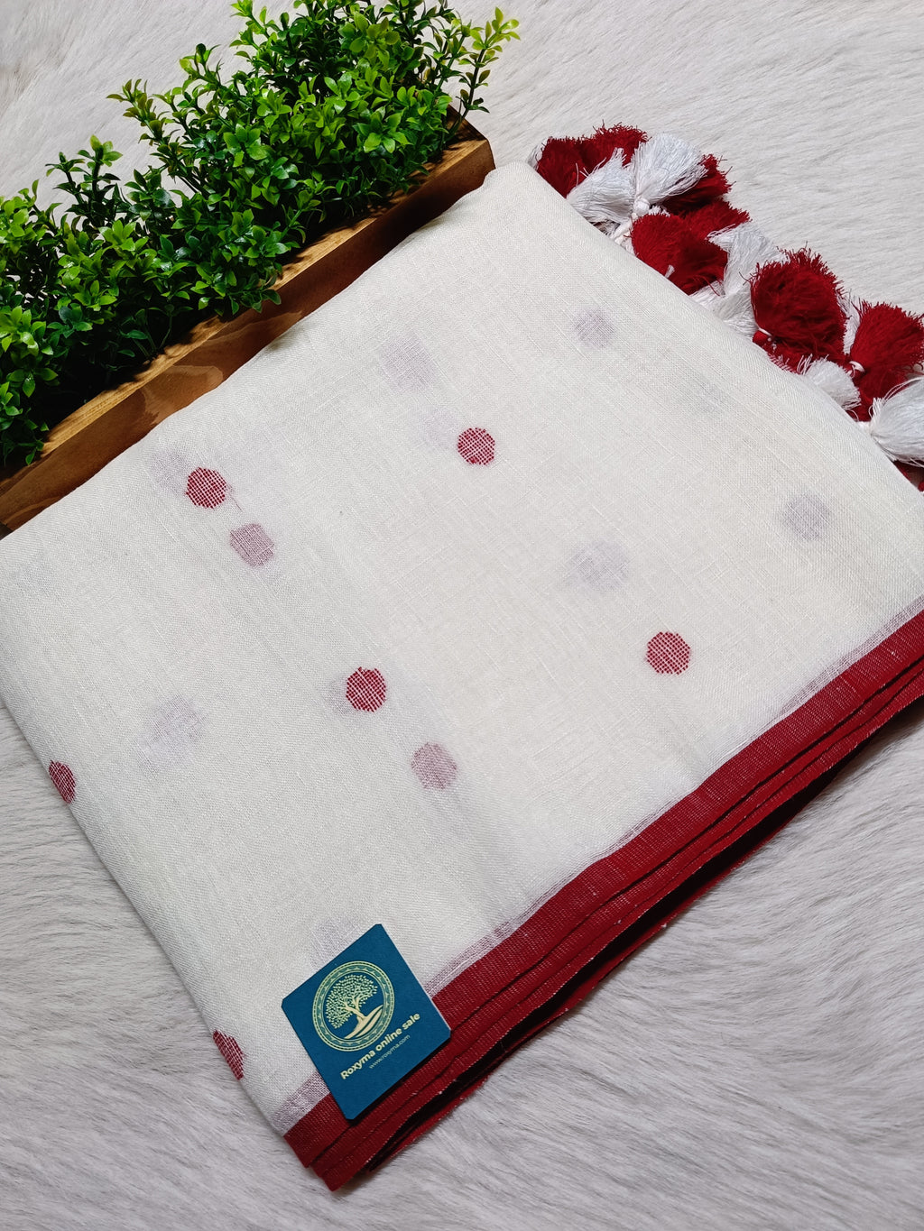 Sindura Buti - Linen Saree  With Jamdani Buties