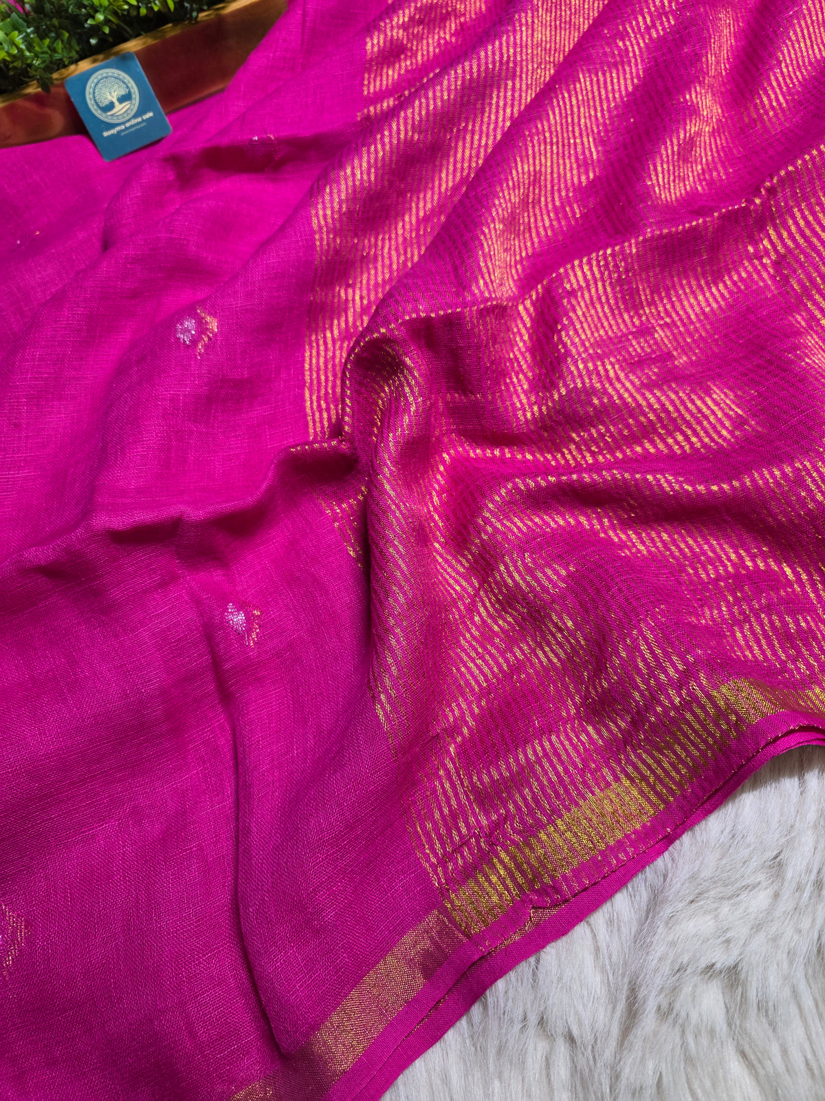 Handwoven Magenta Jaishree Linen Jamdani Saree with Golden Zari Pallu