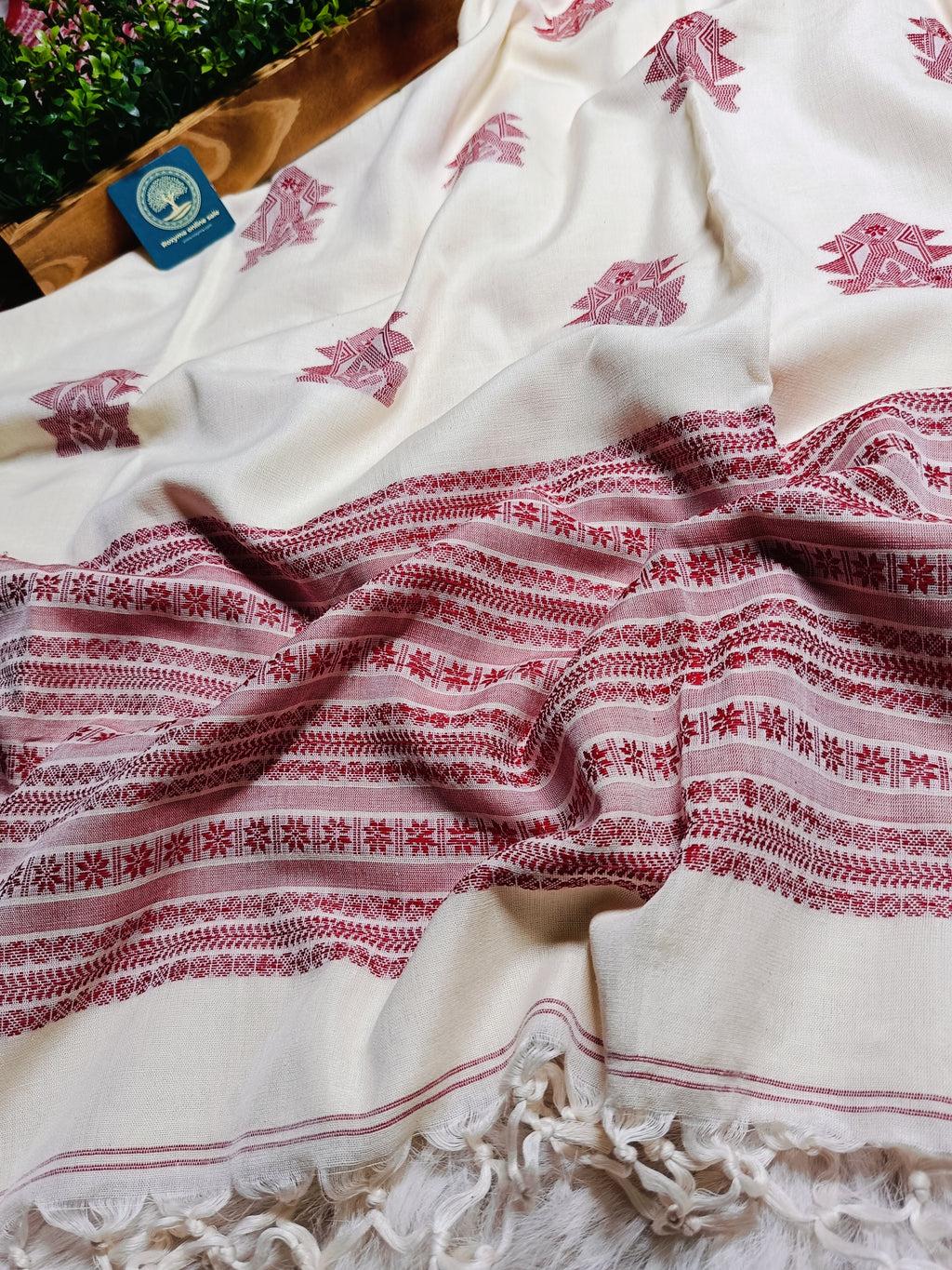 Pure Handloom Bengal Cotton Saree – Traditional Red and White with Ornate Geometric Motifs