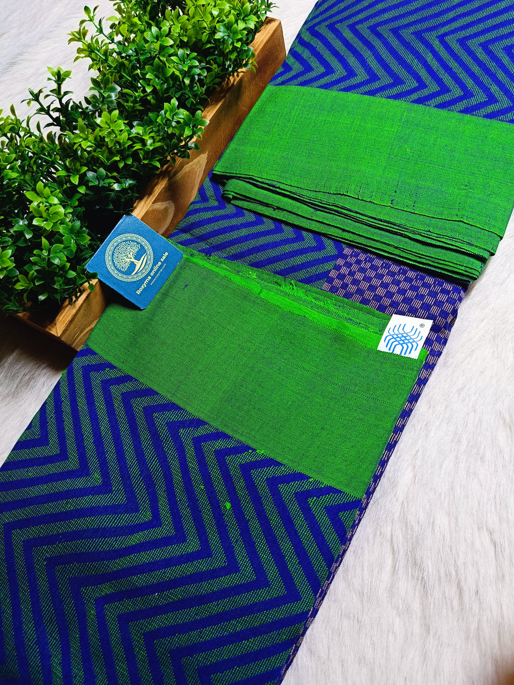 Neelika-Handwoven Cotton Mulmul Saree With Blouse Piece