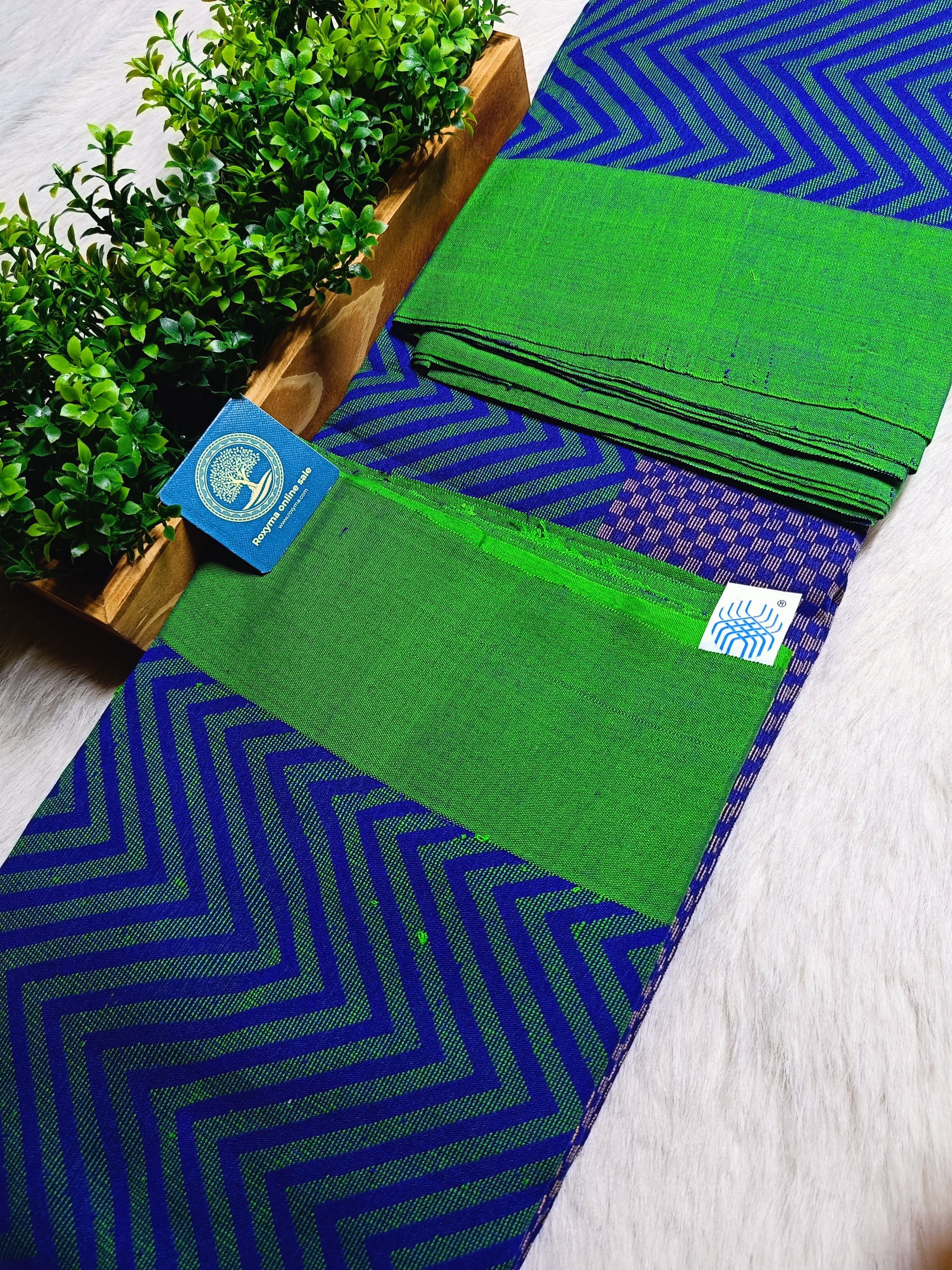 Neelika-Handwoven Cotton Mulmul Saree With Blouse Piece
