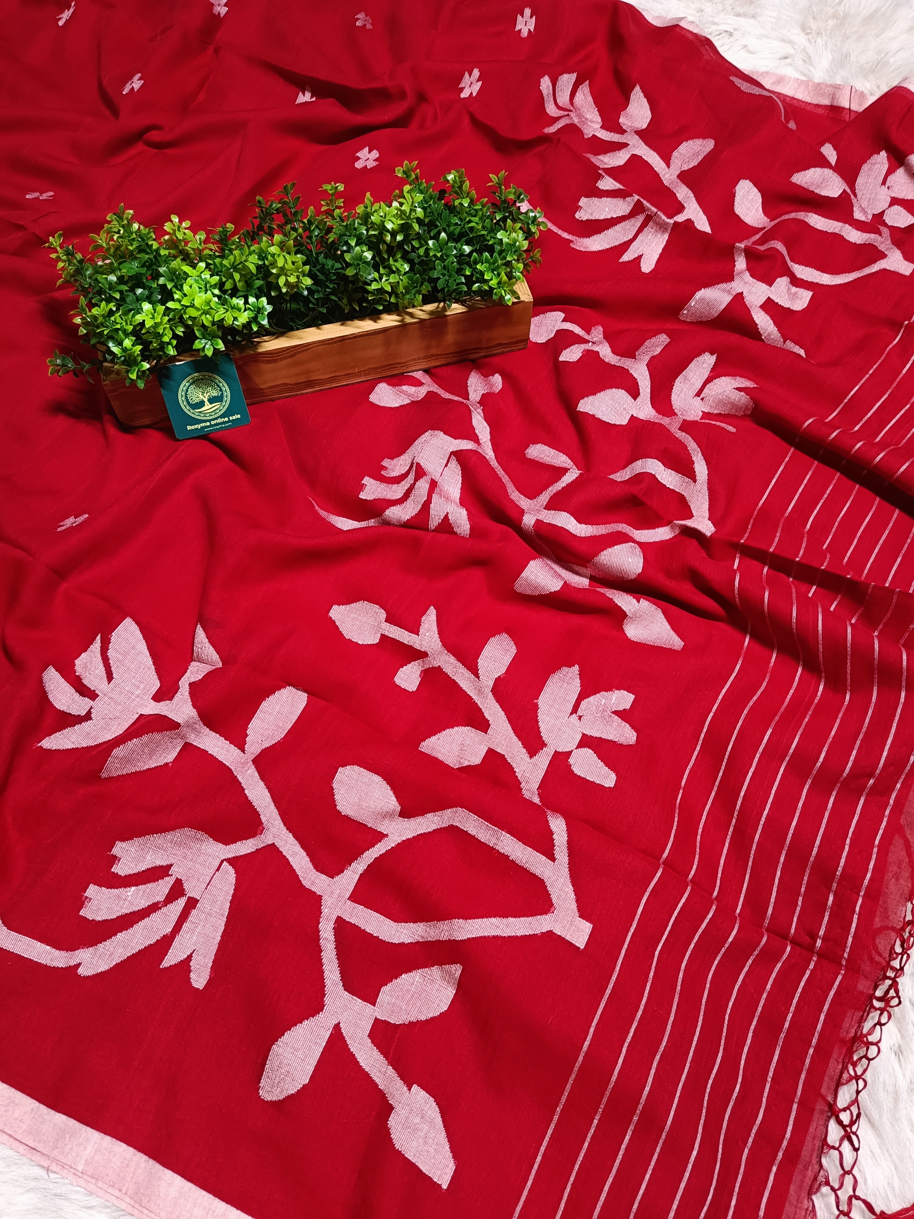 Pure Handwoven Fine Cotton Jamdani Saree