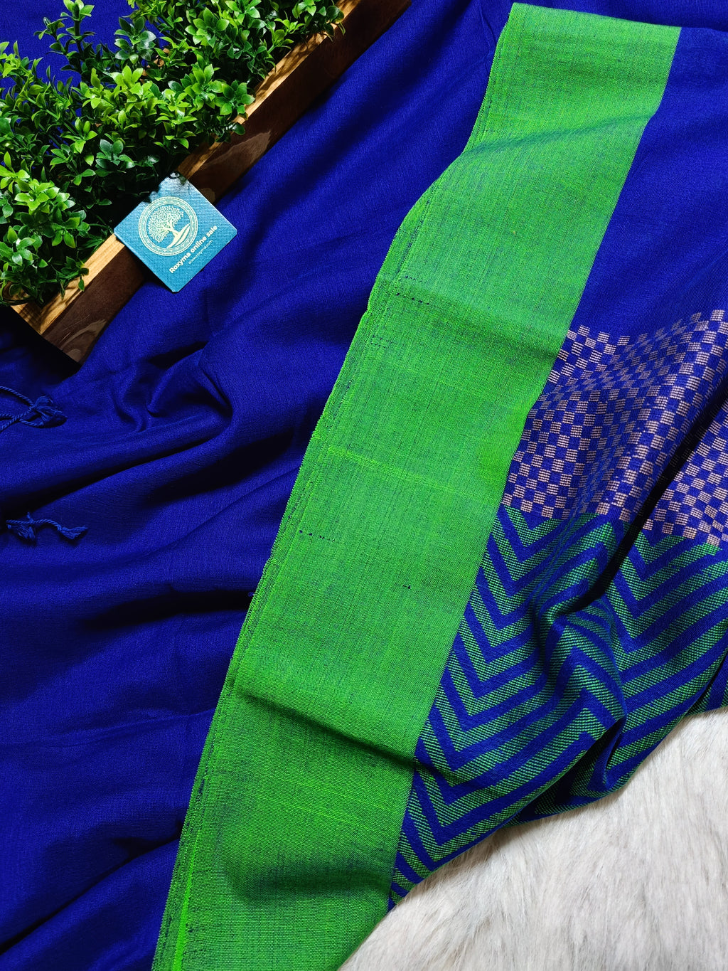 Neelika-Handwoven Cotton Mulmul Saree With Blouse Piece
