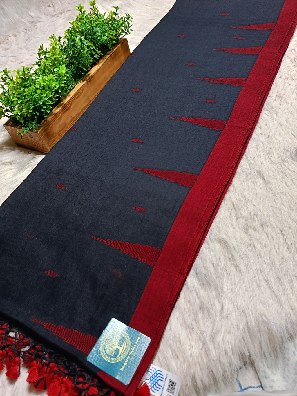Handloom Cotton Saree in  Black and Red