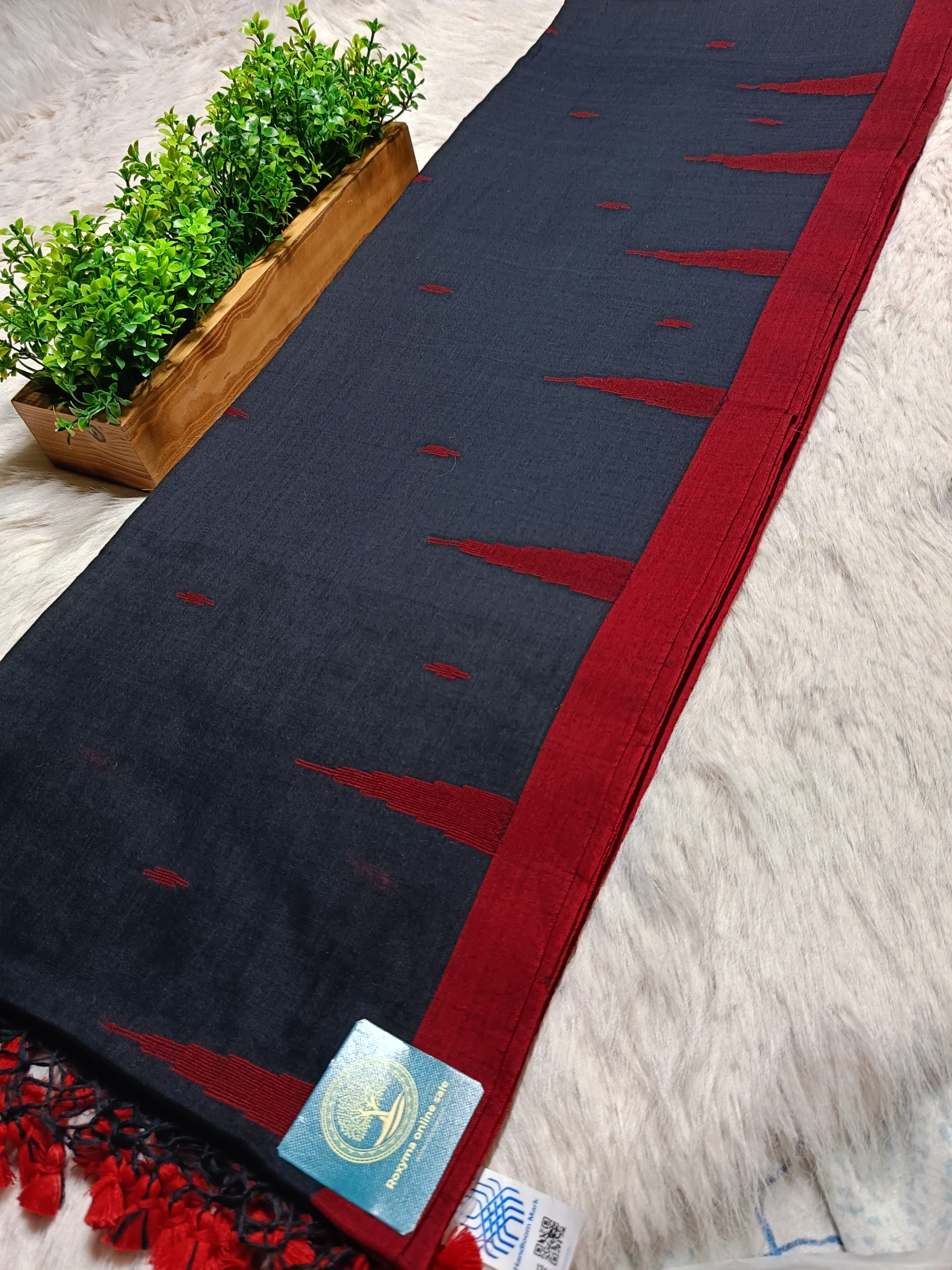 Handloom Cotton Saree in  Black and Red