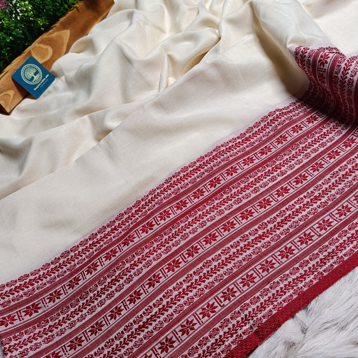 Pure Handloom Bengal Cotton Saree – Traditional Red and White with Ornate Geometric Motifs
