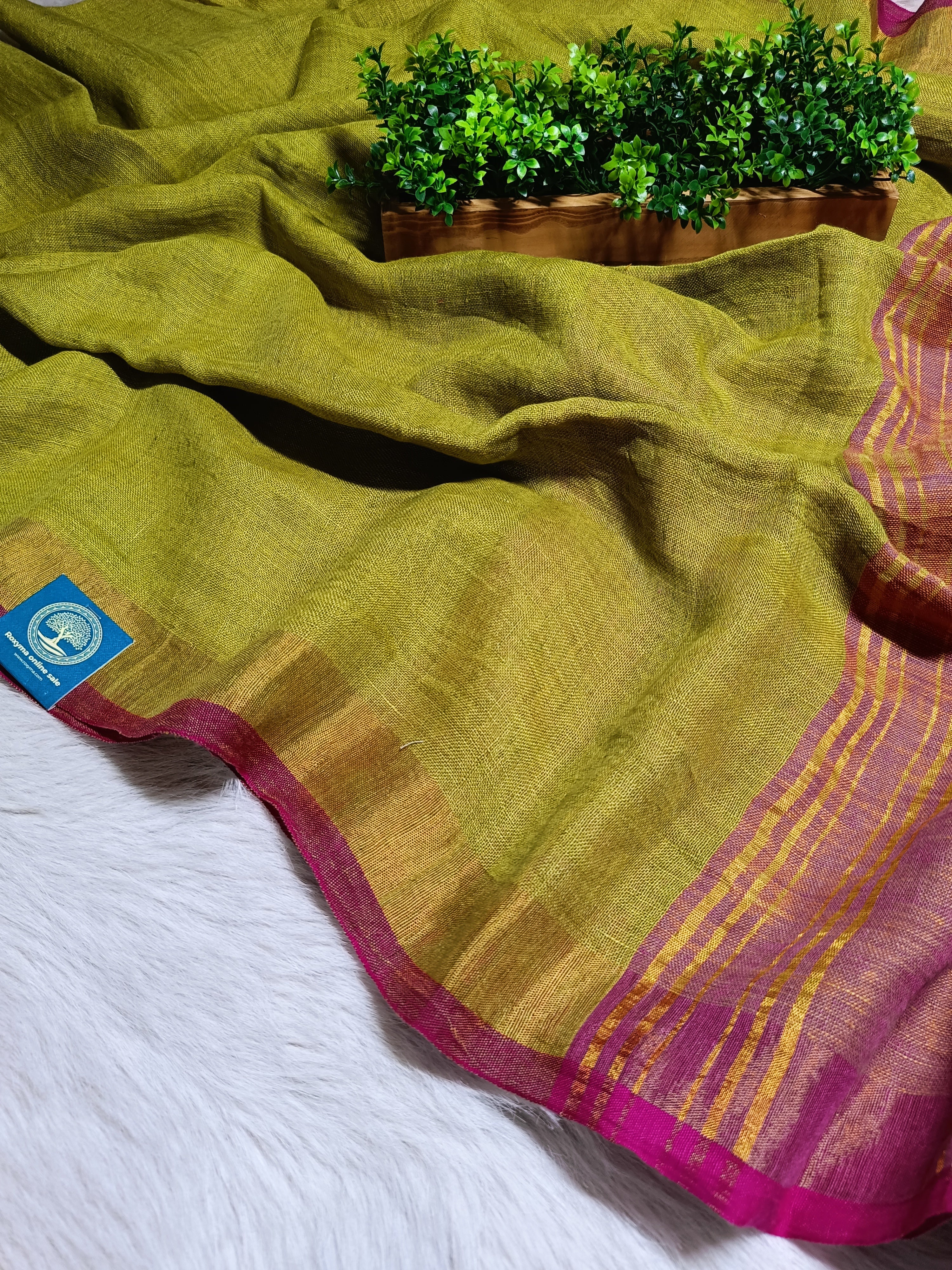 Jayasree Linen Saree With Zari Border and Blouse Piece