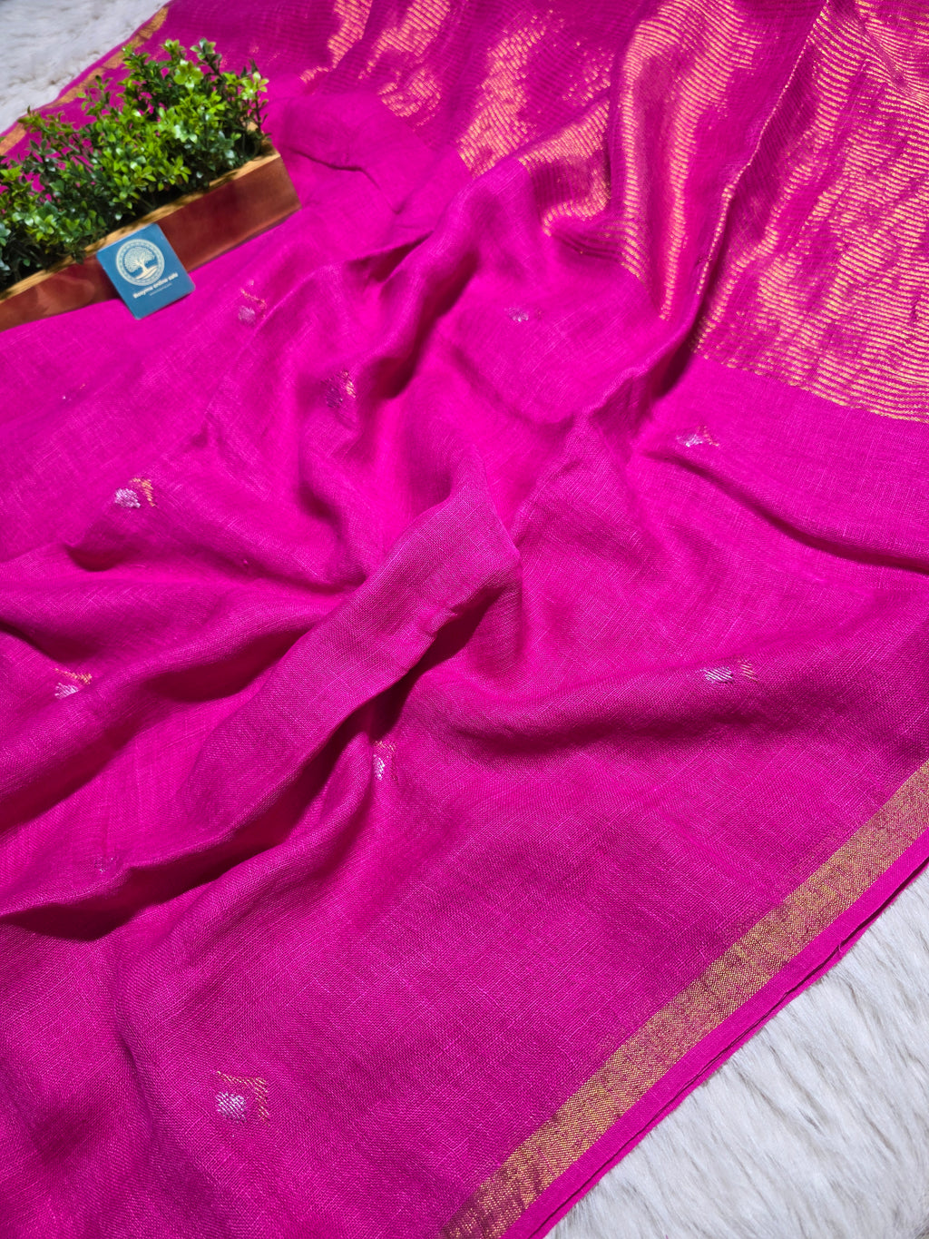 Handwoven Magenta Jaishree Linen Jamdani Saree with Golden Zari Pallu