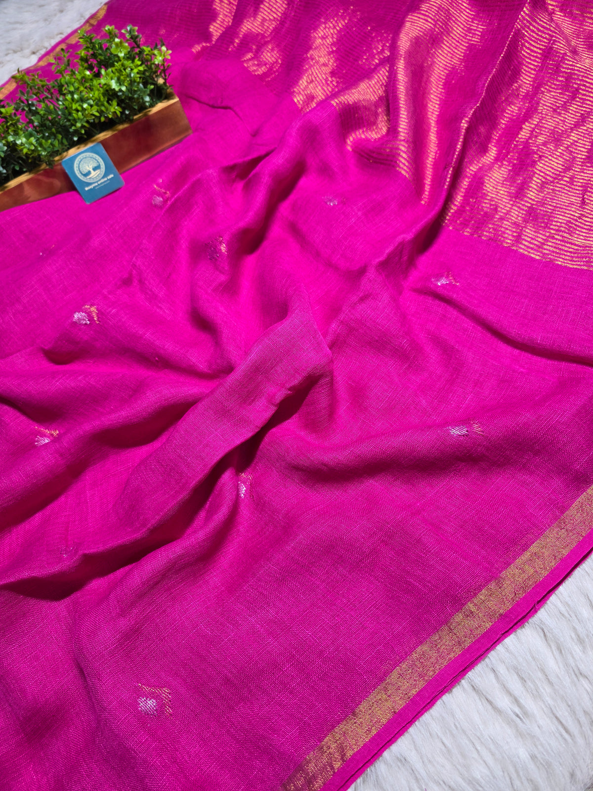 Handwoven Magenta Jaishree Linen Jamdani Saree with Golden Zari Pallu