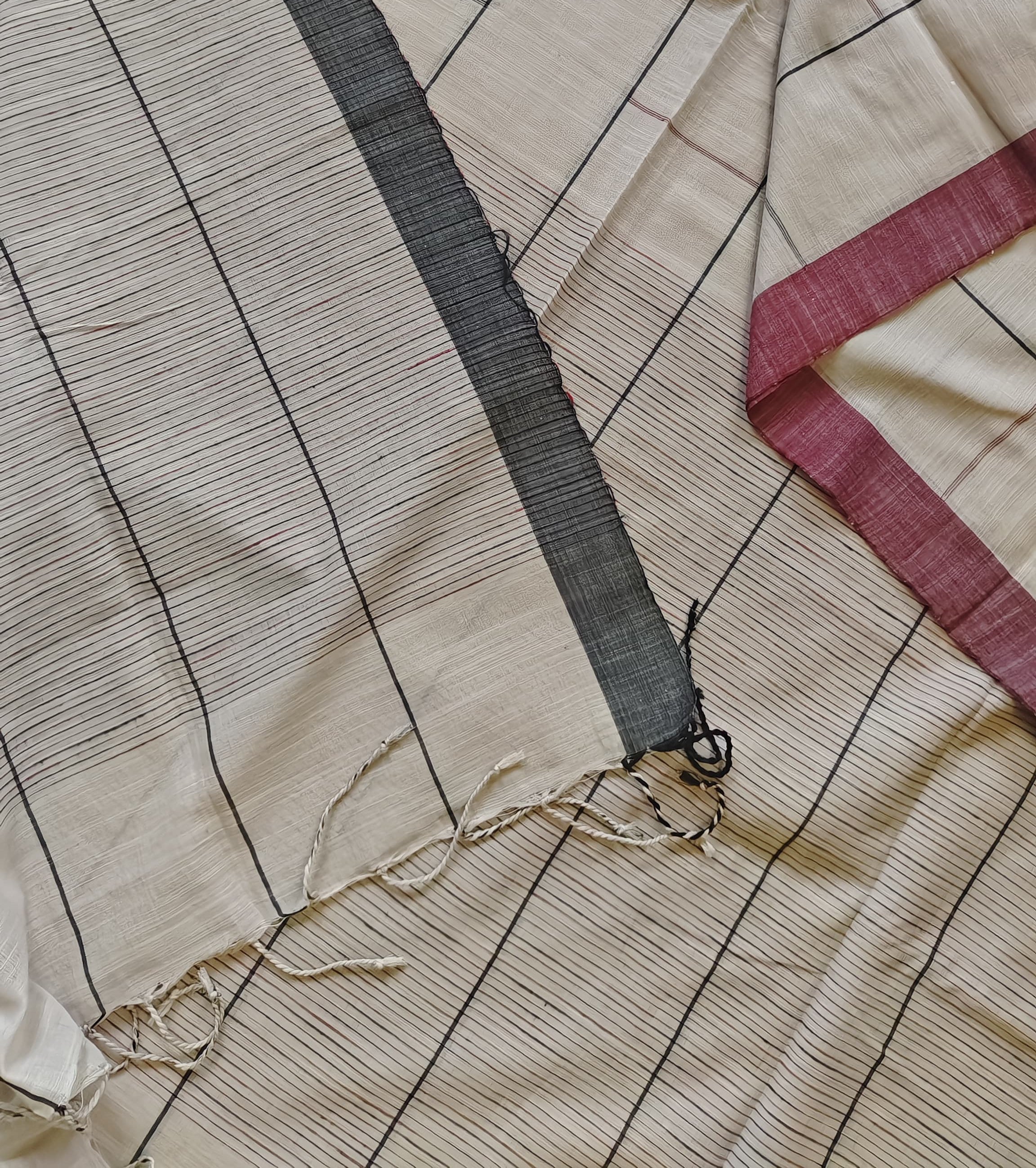 Elegant Pure Handloom Cotton Saree with Gicha Stripe Pallu & Traditional Ganga Jamuna Border