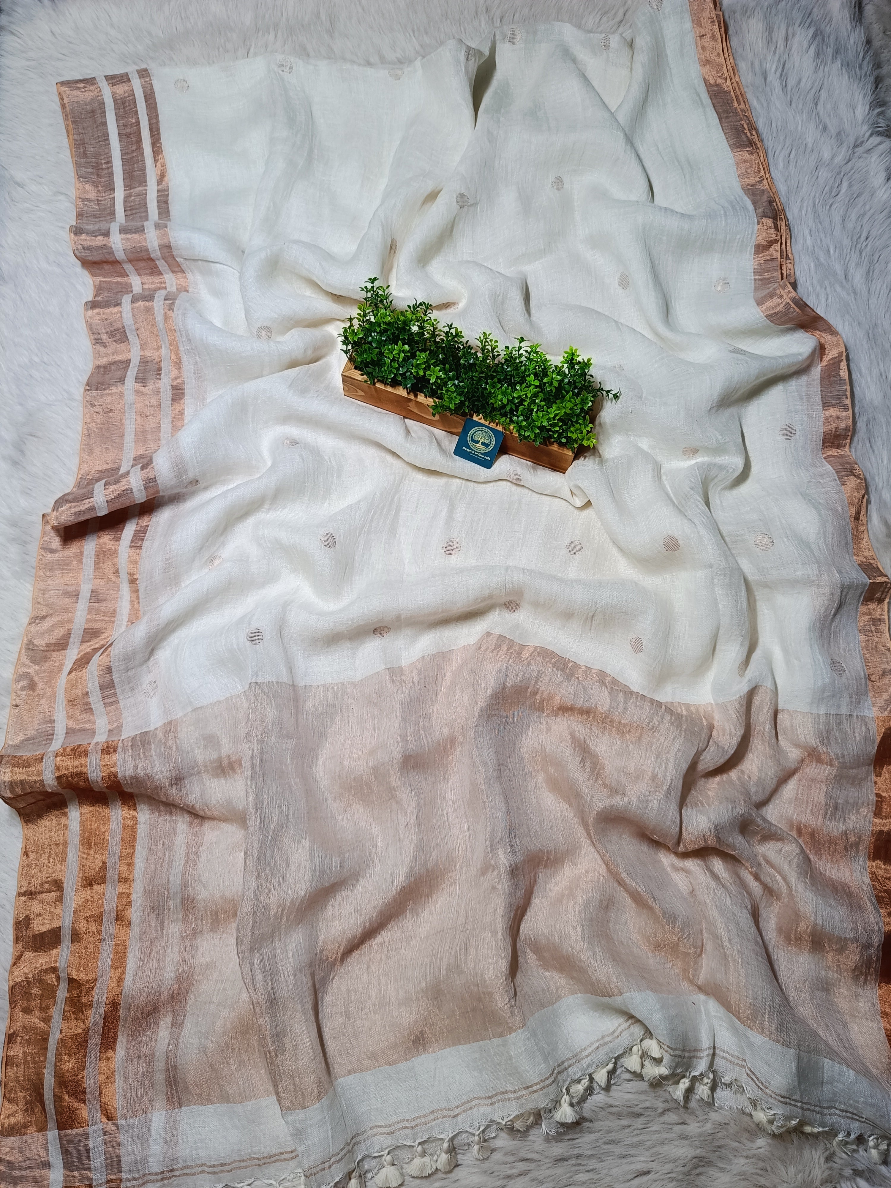 Exquisite Jaishree Linen Saree with Tested Golden Zari Border