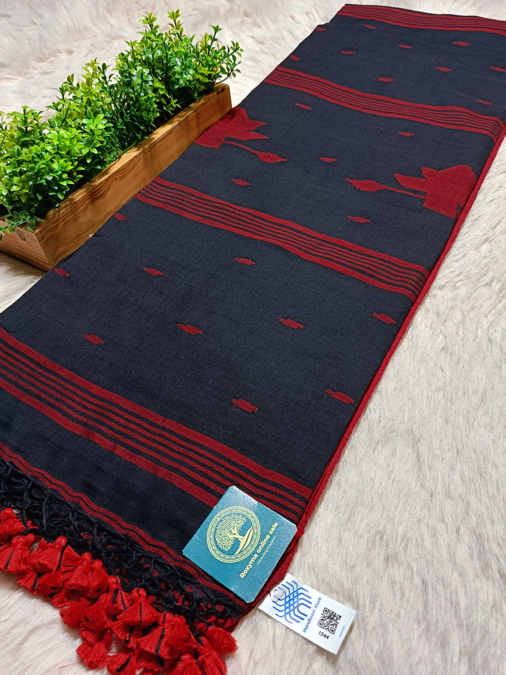 Handloom Cotton Saree in  Black and Red