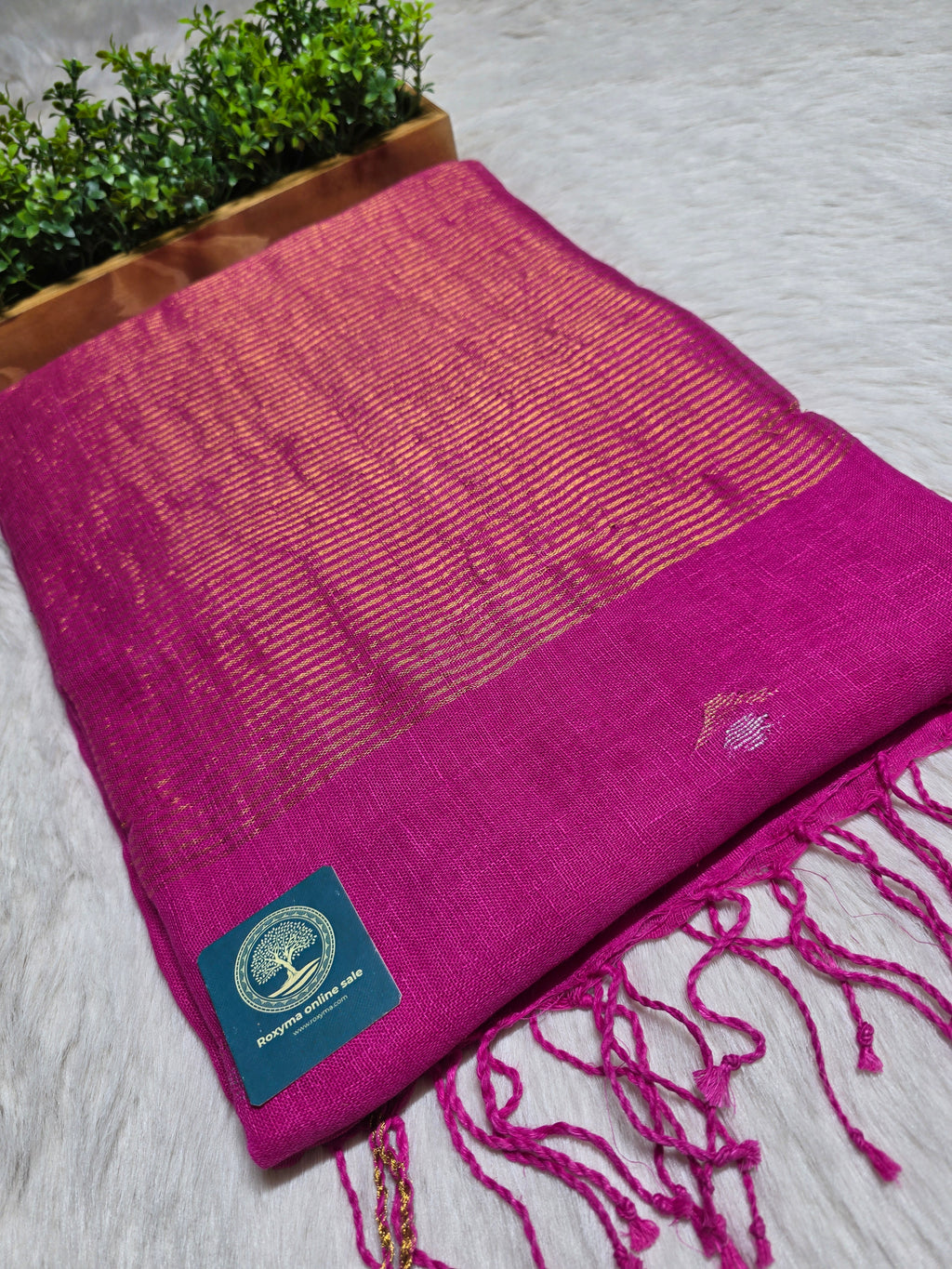 Handwoven Magenta Jaishree Linen Jamdani Saree with Golden Zari Pallu
