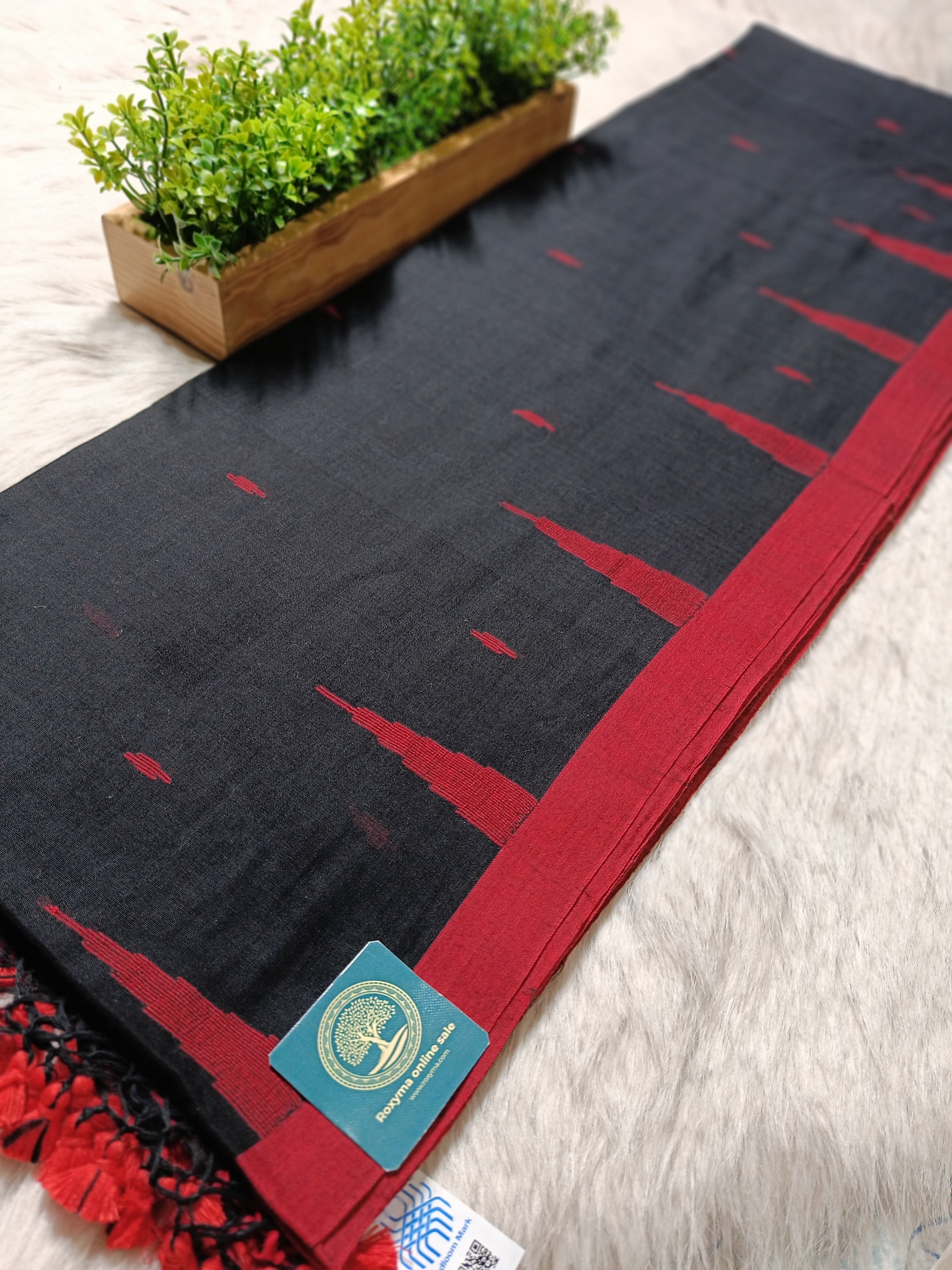 Handloom Cotton Saree in  Black and Red