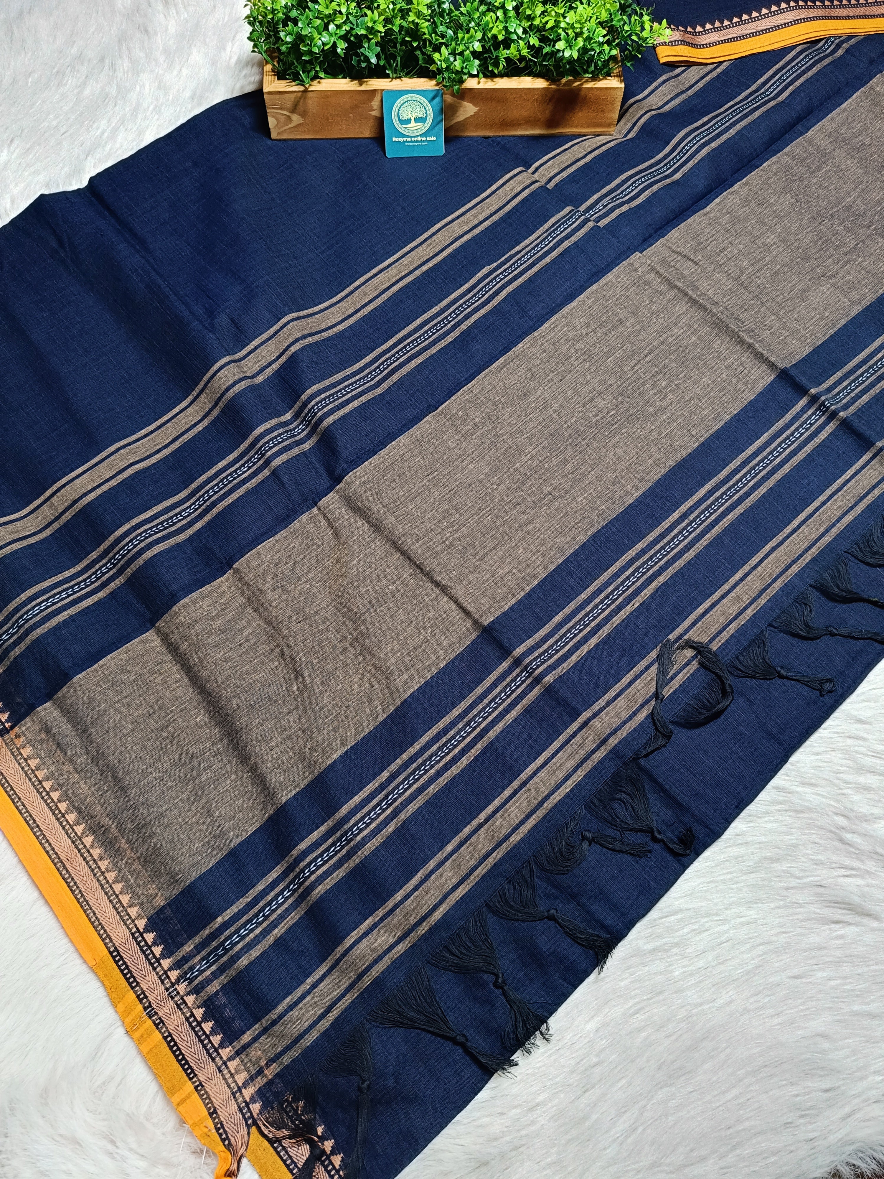 Bengal Handwoven Dhaniyakhali Cotton Saree with Customised Narayanpet Border