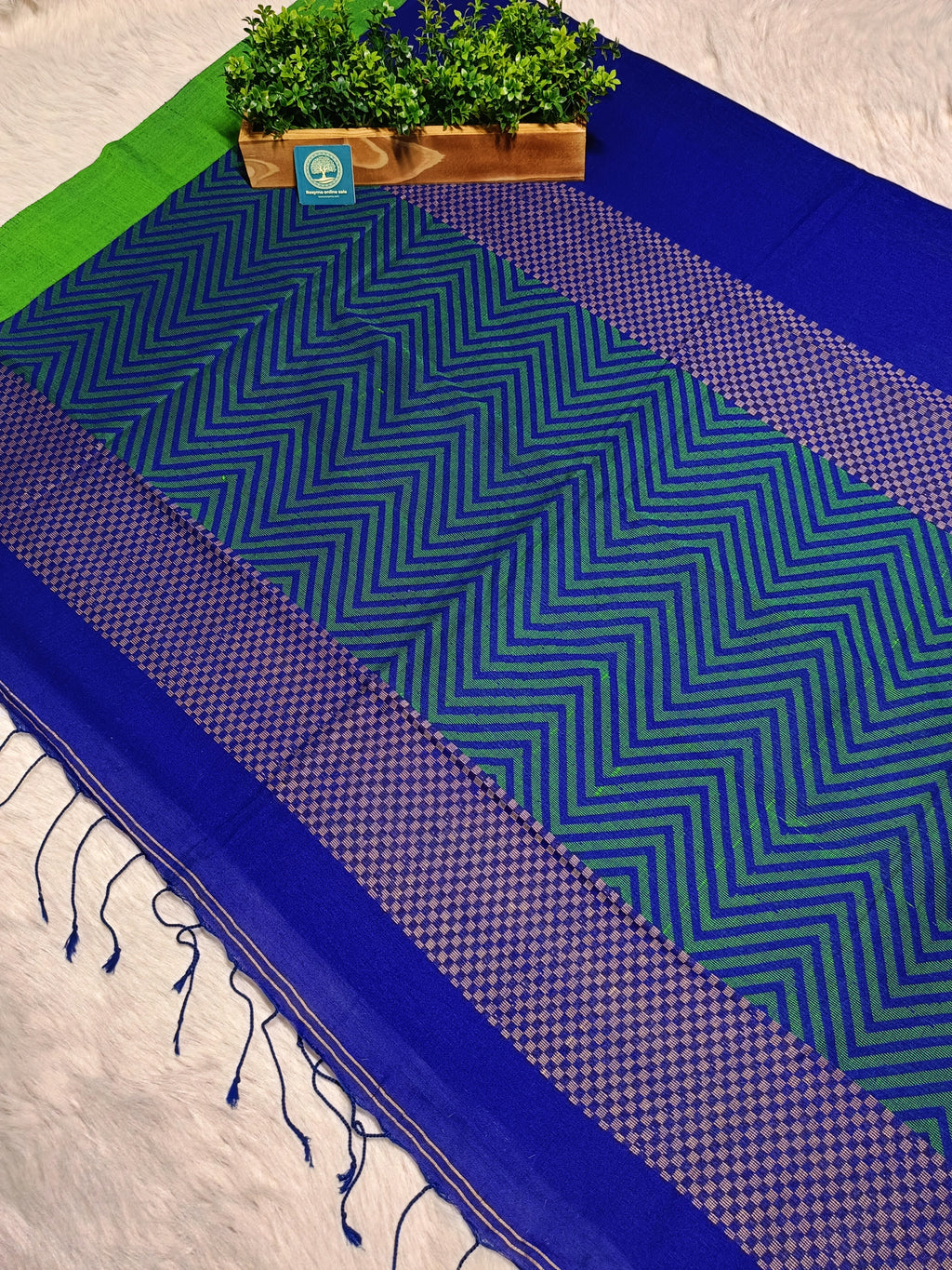 Neelika-Handwoven Cotton Mulmul Saree With Blouse Piece