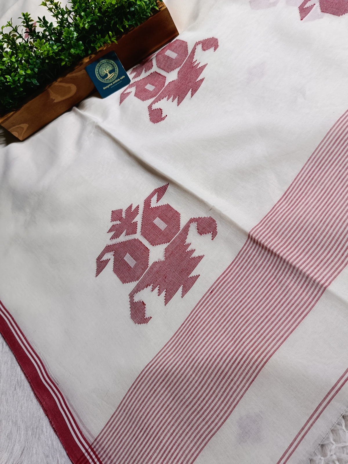 Pure Handloom Bengal Jamdani Saree – Traditional Red and White with Designer Blouse Piece