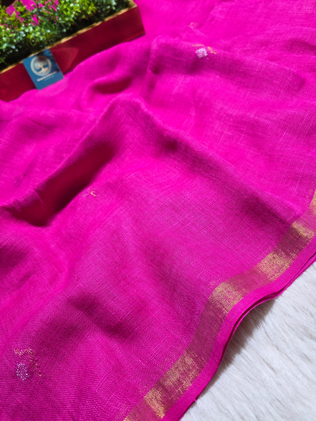 Handwoven Magenta Jaishree Linen Jamdani Saree with Golden Zari Pallu