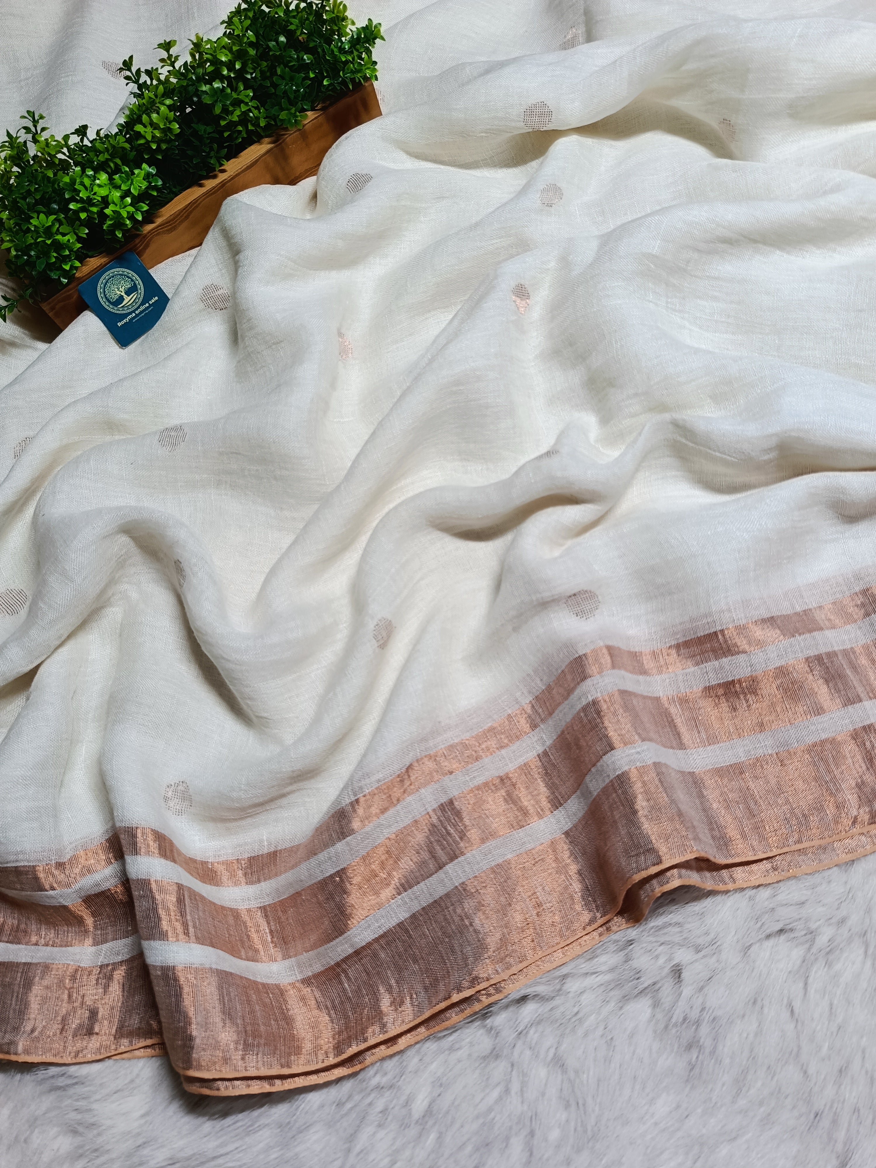 Exquisite Jaishree Linen Saree with Tested Golden Zari Border