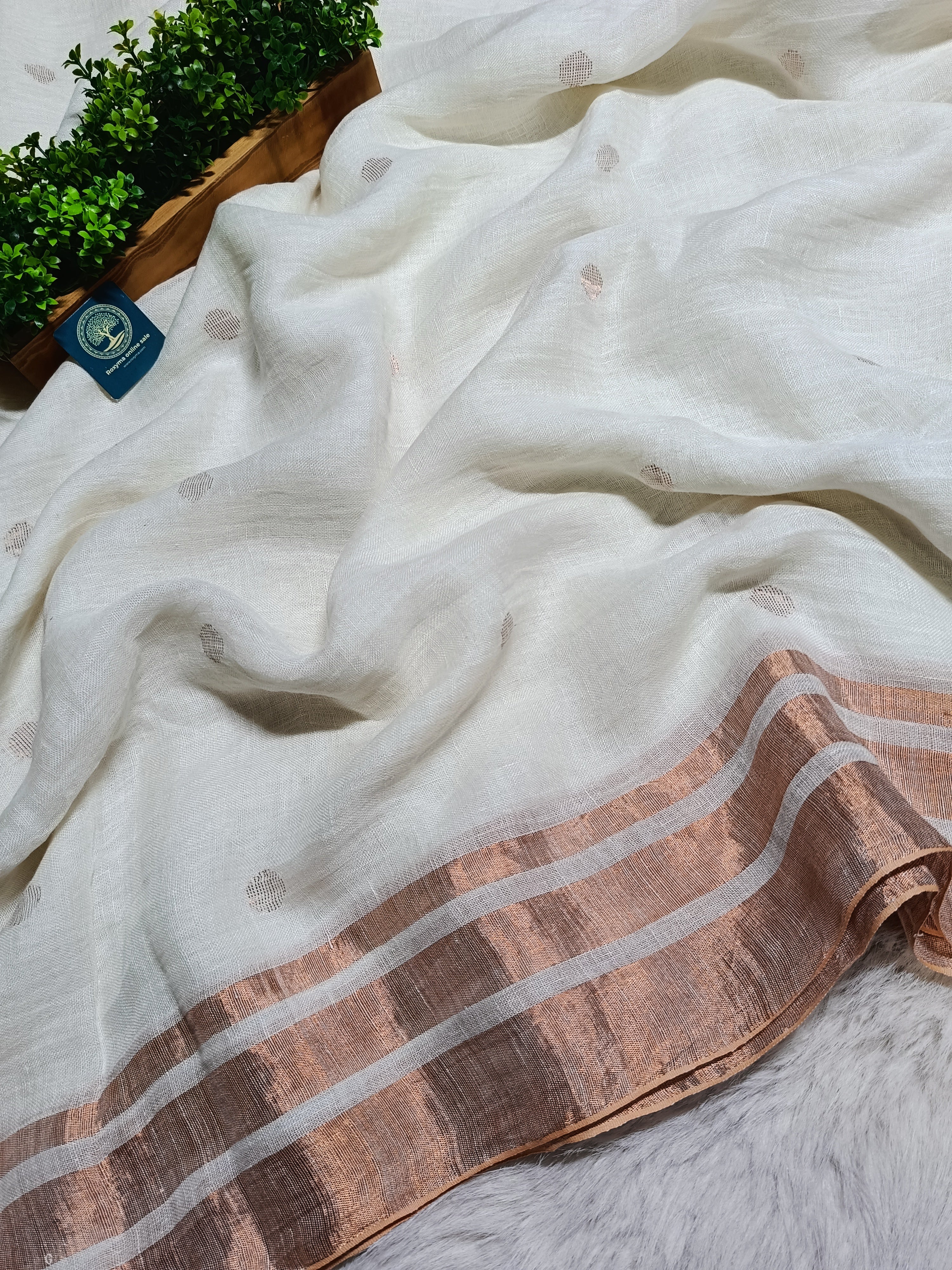 Exquisite Jaishree Linen Saree with Tested Golden Zari Border