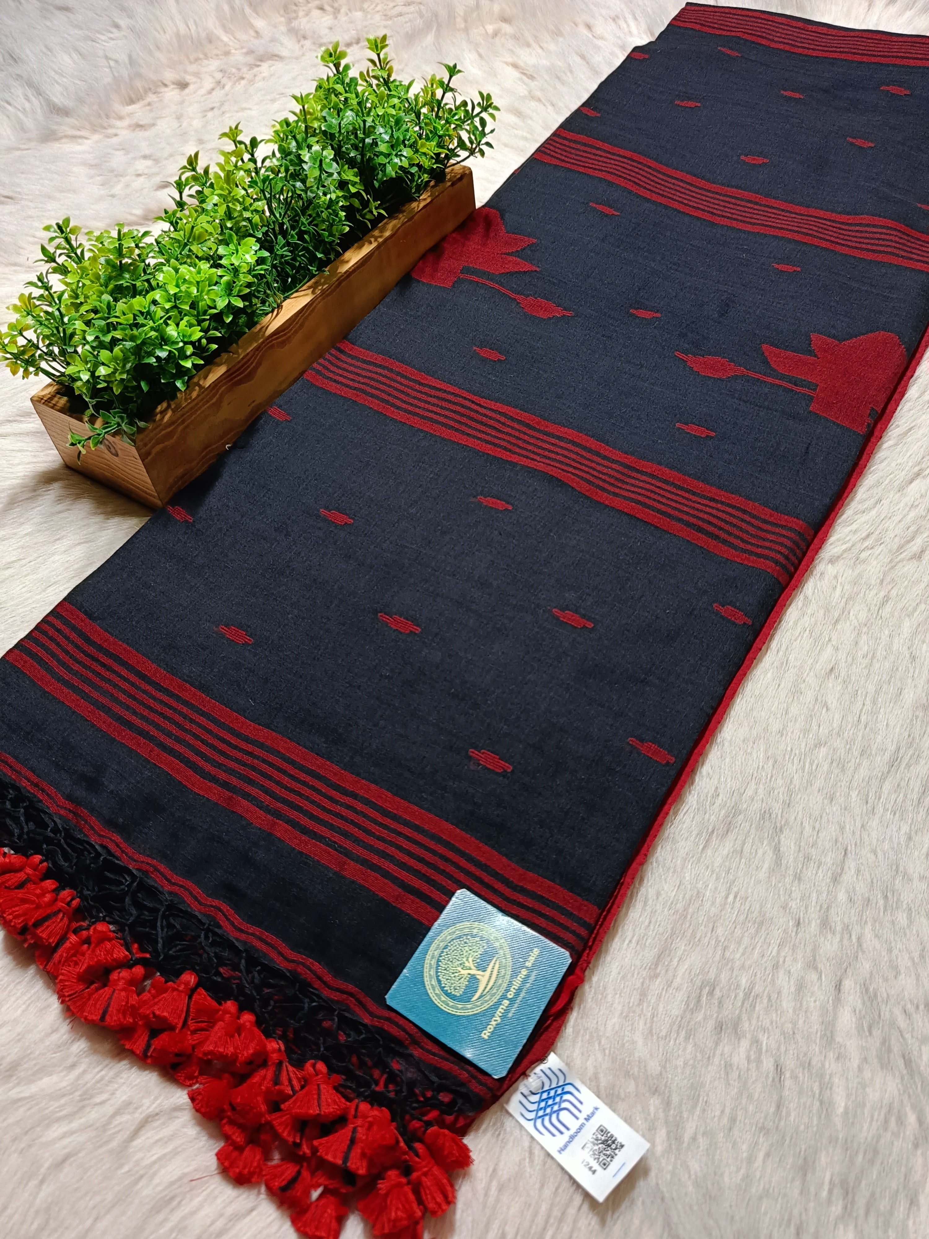 Handloom Cotton Saree in  Black and Red