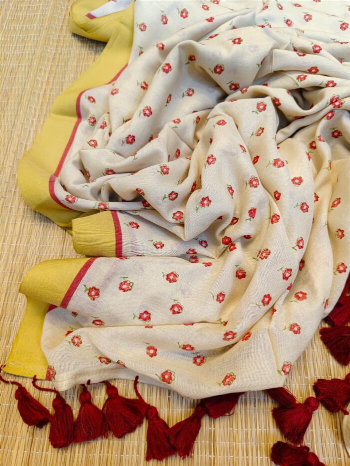 Pure Mull Cotton Saree With Floral Print and Contrast Border - Image 2
