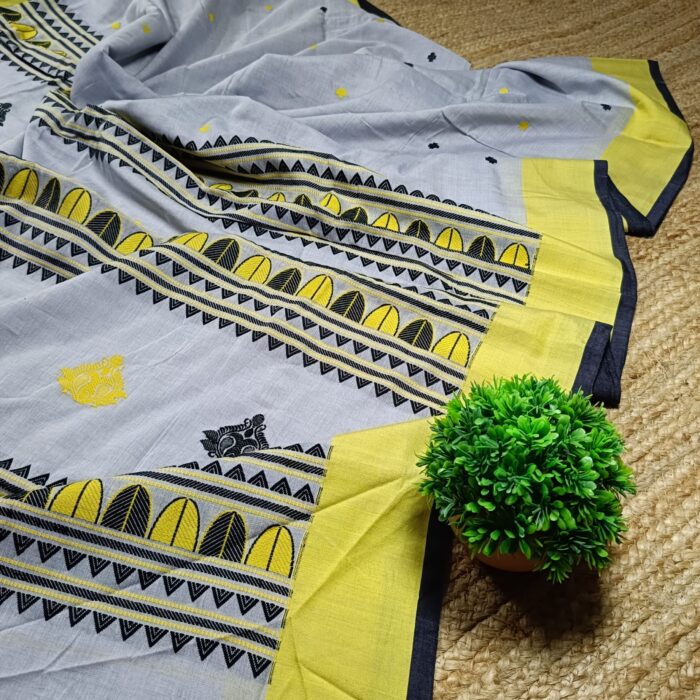 Premium Cotton Saree with Contrast Border And Beautiful Jamdani work on the Pallu and body - Image 4