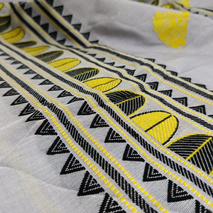 Premium Cotton Saree with Contrast Border And Beautiful Jamdani work on the Pallu and body - Image 5