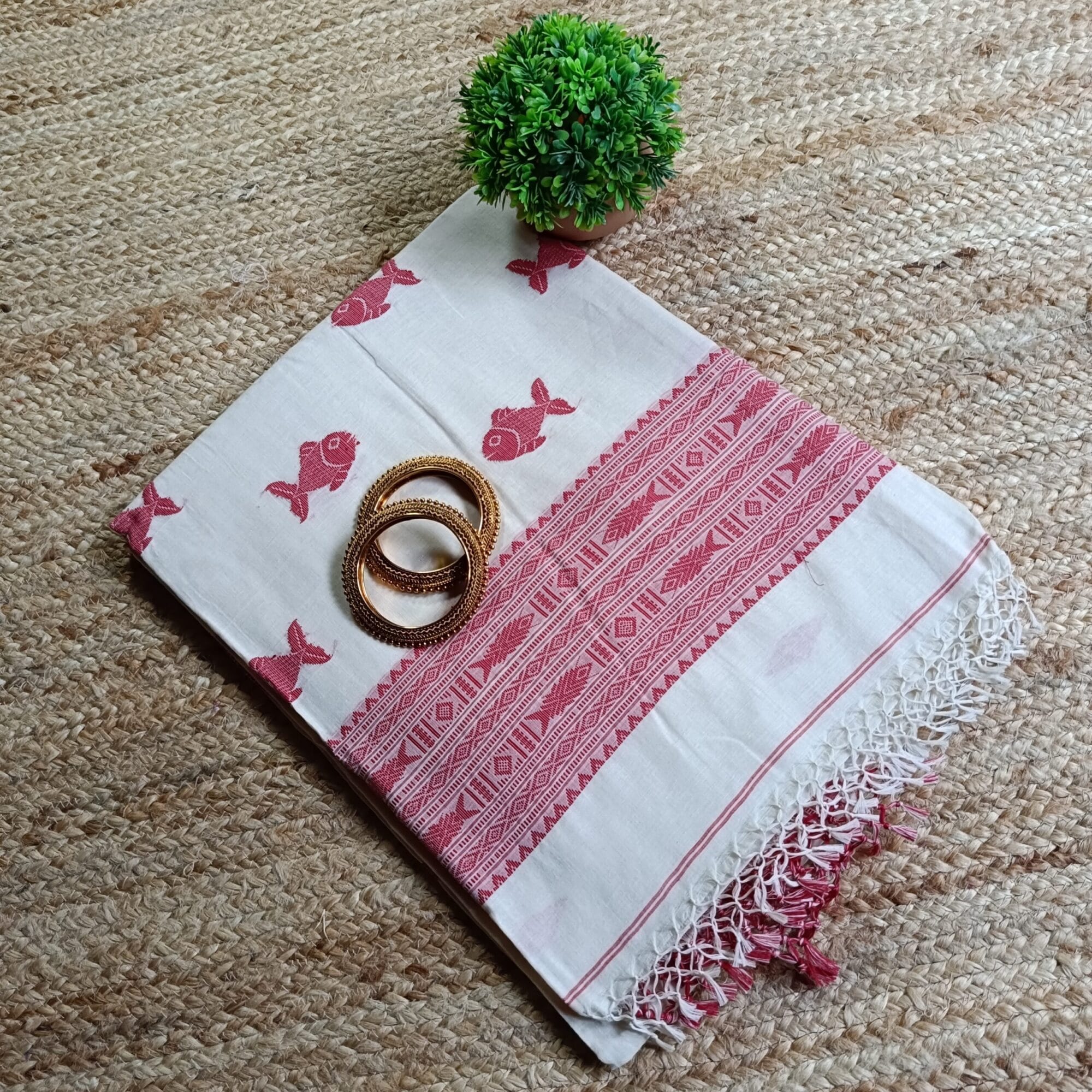 Premium Cotton Saree With Traditional Fish Woven Jamdani in the Pallu And Border