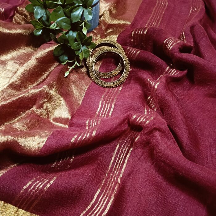 Premium Quality Handwoven Linen Saree with Golden Zari Border and Blouse Piece - Image 4