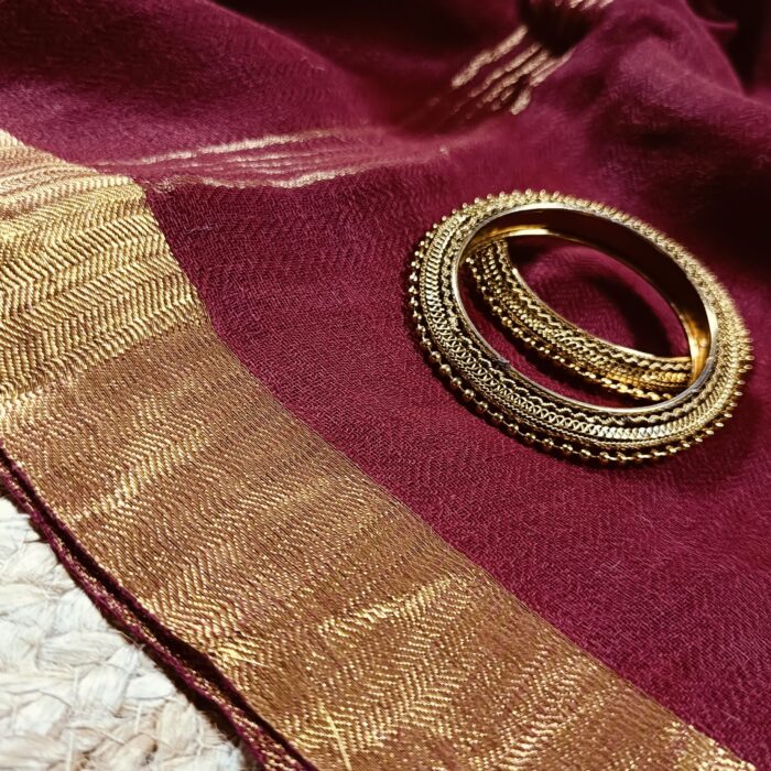 Premium Quality Handwoven Linen Saree with Golden Zari Border and Blouse Piece - Image 5