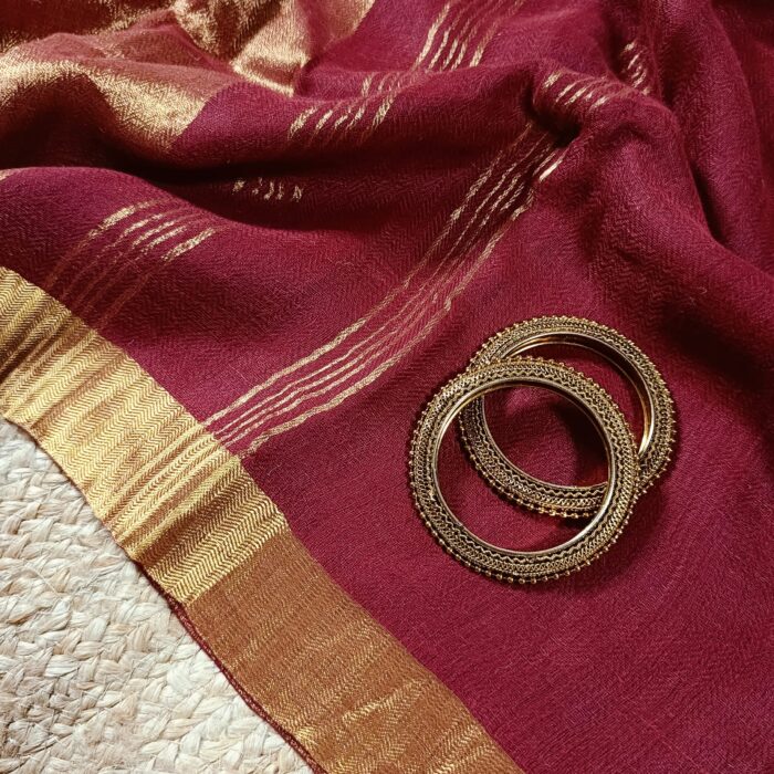Premium Quality Handwoven Linen Saree with Golden Zari Border and Blouse Piece - Image 6