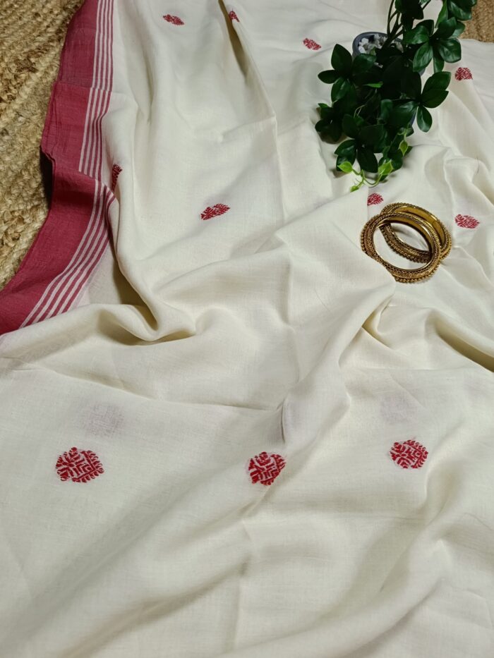 Laal Paar Sada Saree with Baluchuri Weaving & Running Blouse Piece - Image 2